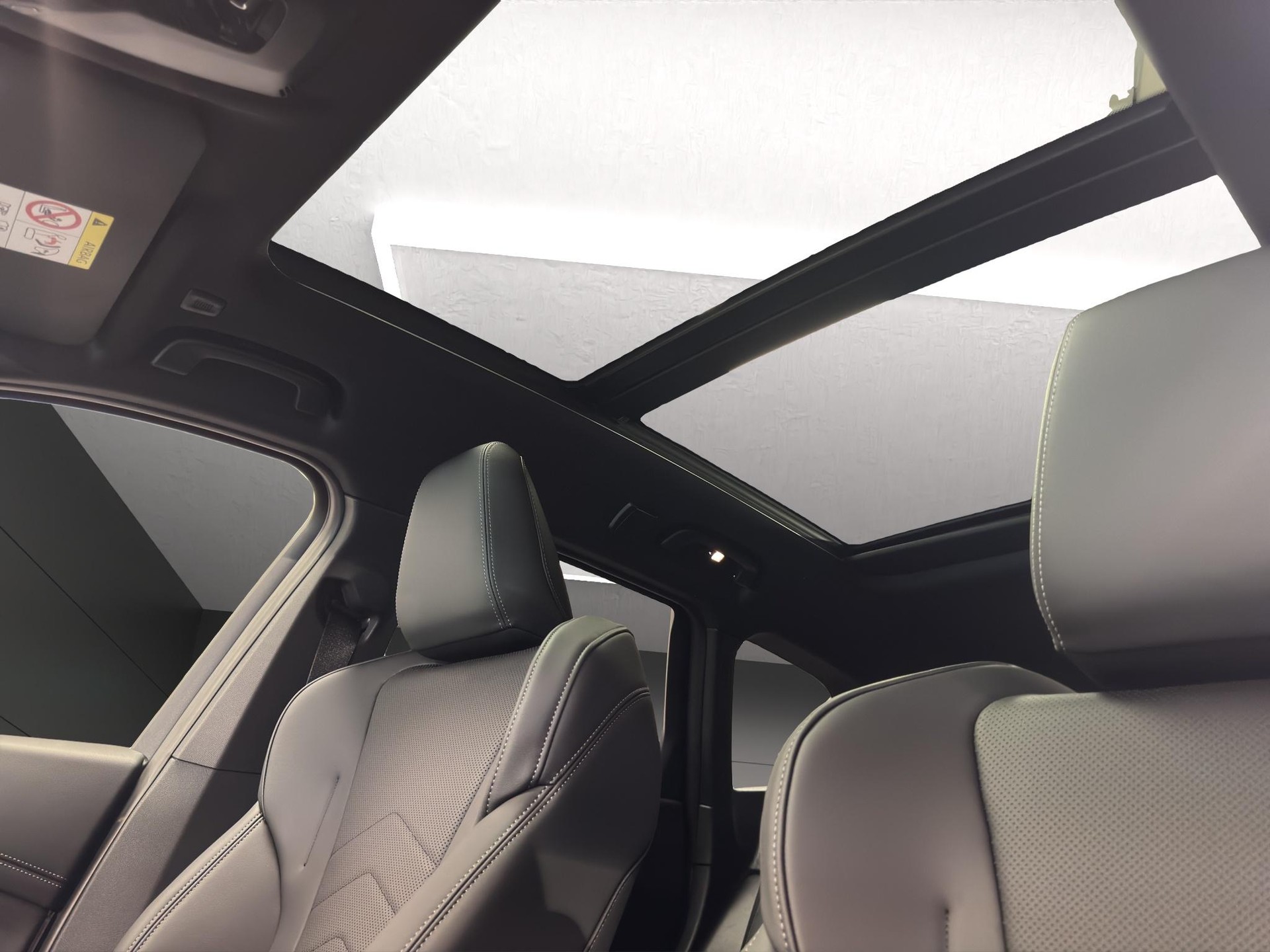 BMW iX1 20 eDrive-image-19