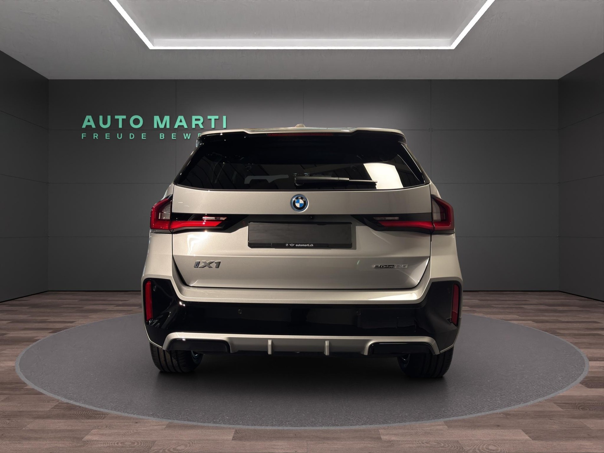 BMW iX1 20 eDrive-image-2