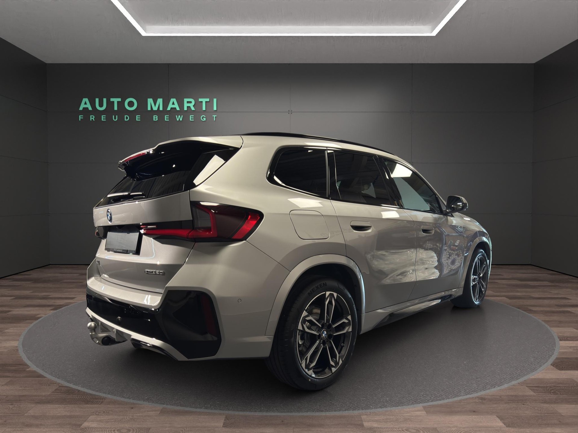 BMW iX1 20 eDrive-image-3