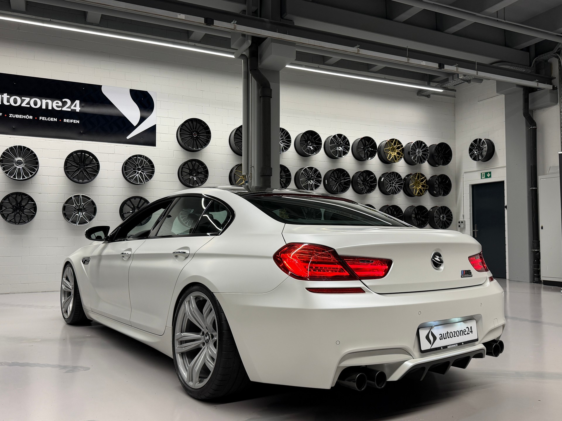 BMW M6 Gran Coupé Competition *CH-Auto*Individual-Lackierung FROZEN BRILLIANT WHITE*Top Ausstattung*-showroom-element-2