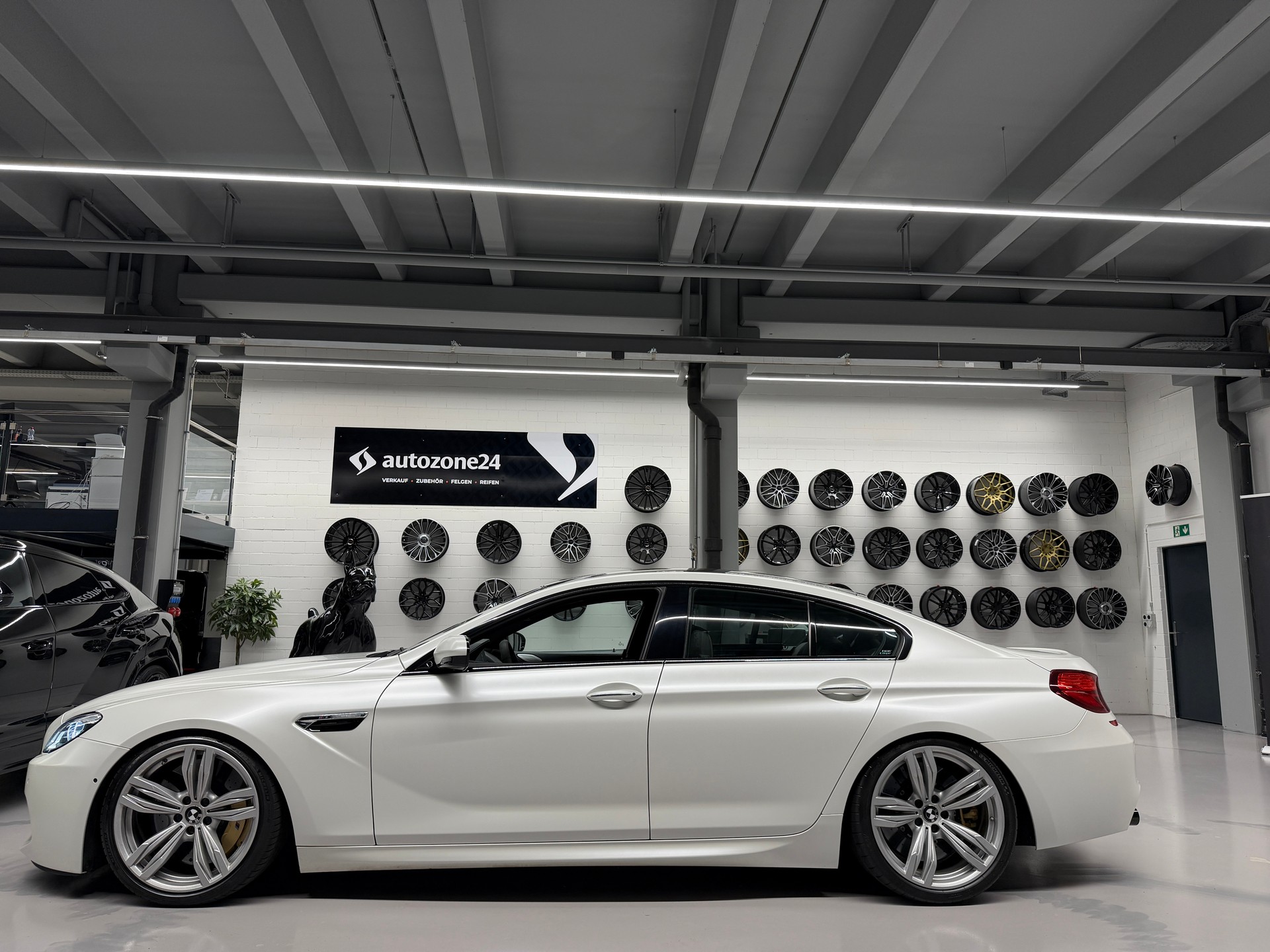 BMW M6 Gran Coupé Competition *CH-Auto*Individual-Lackierung FROZEN BRILLIANT WHITE*Top Ausstattung*-showroom-element-3