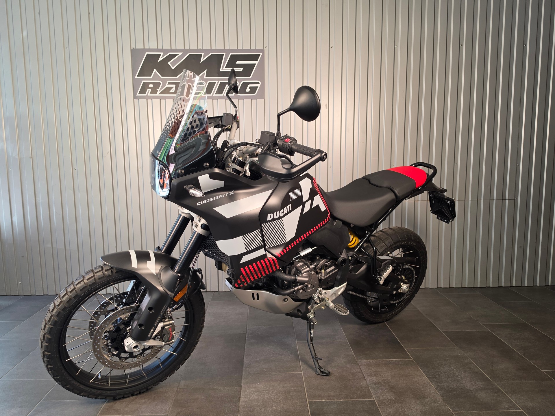 DUCATI Desert X-showroom-element-1
