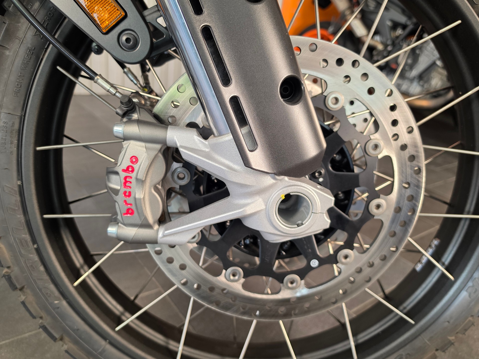 DUCATI Desert X-showroom-element-2