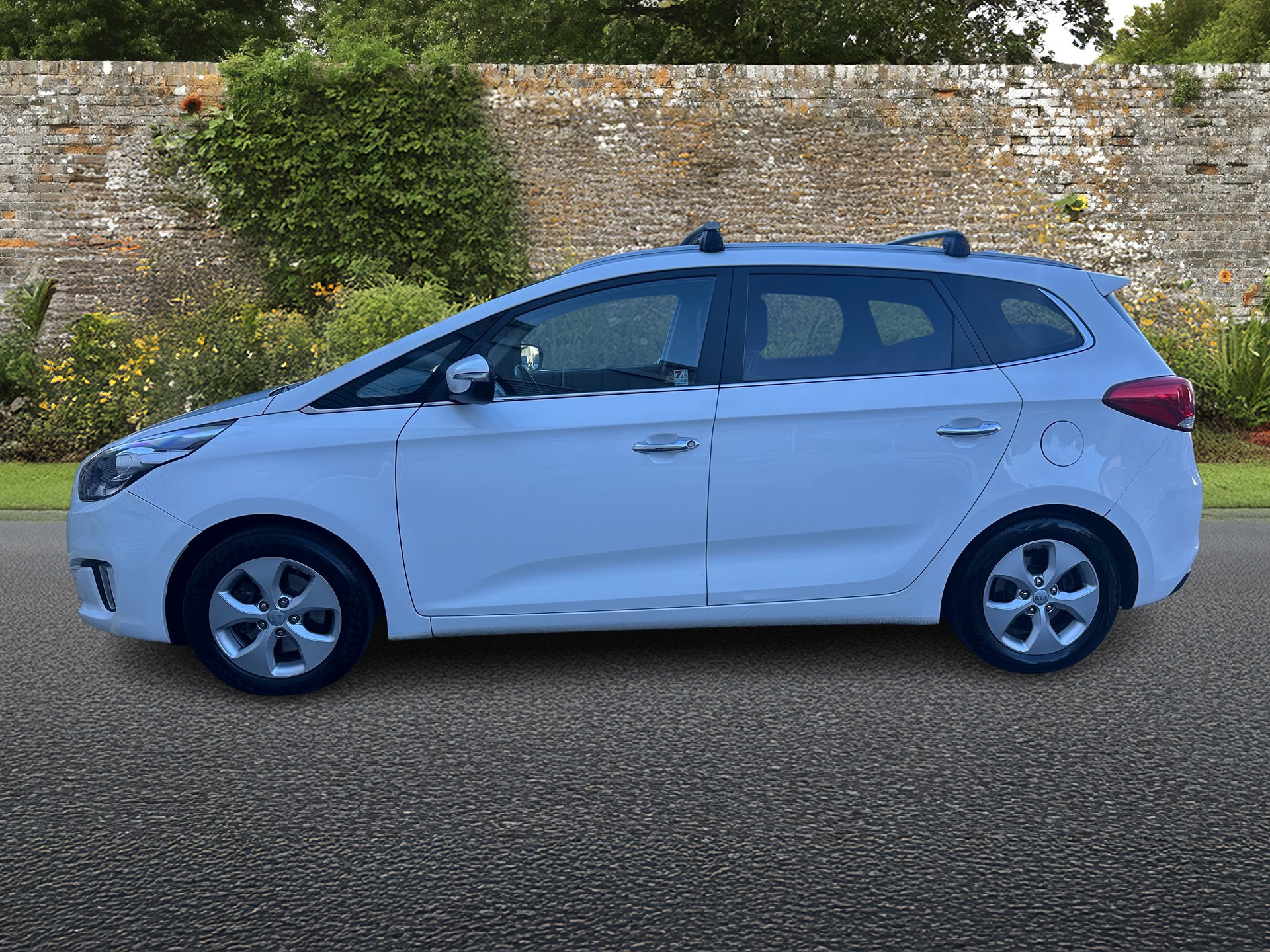 KIA Carens 1.7 CRDi Swiss Eco Edition DCT-image-1