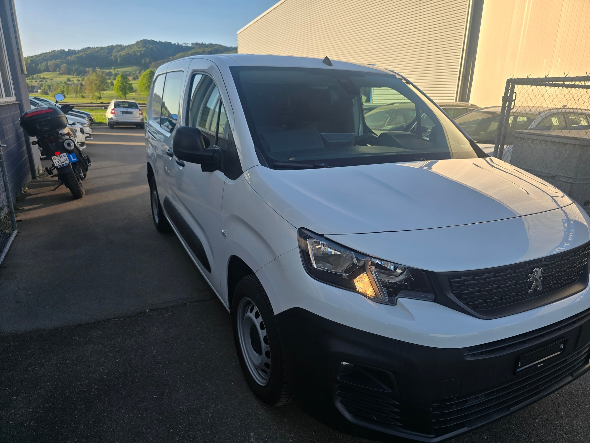 PEUGEOT Partner 1.5 Blue HDi s/s Asphalt Long 1000kg-image-1