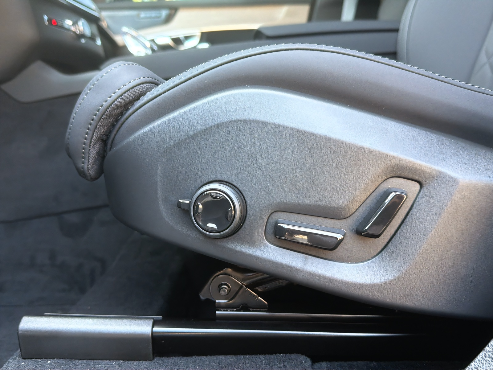 VOLVO XC90 2.0 T8 TE Plus Dark eAWD-image-17