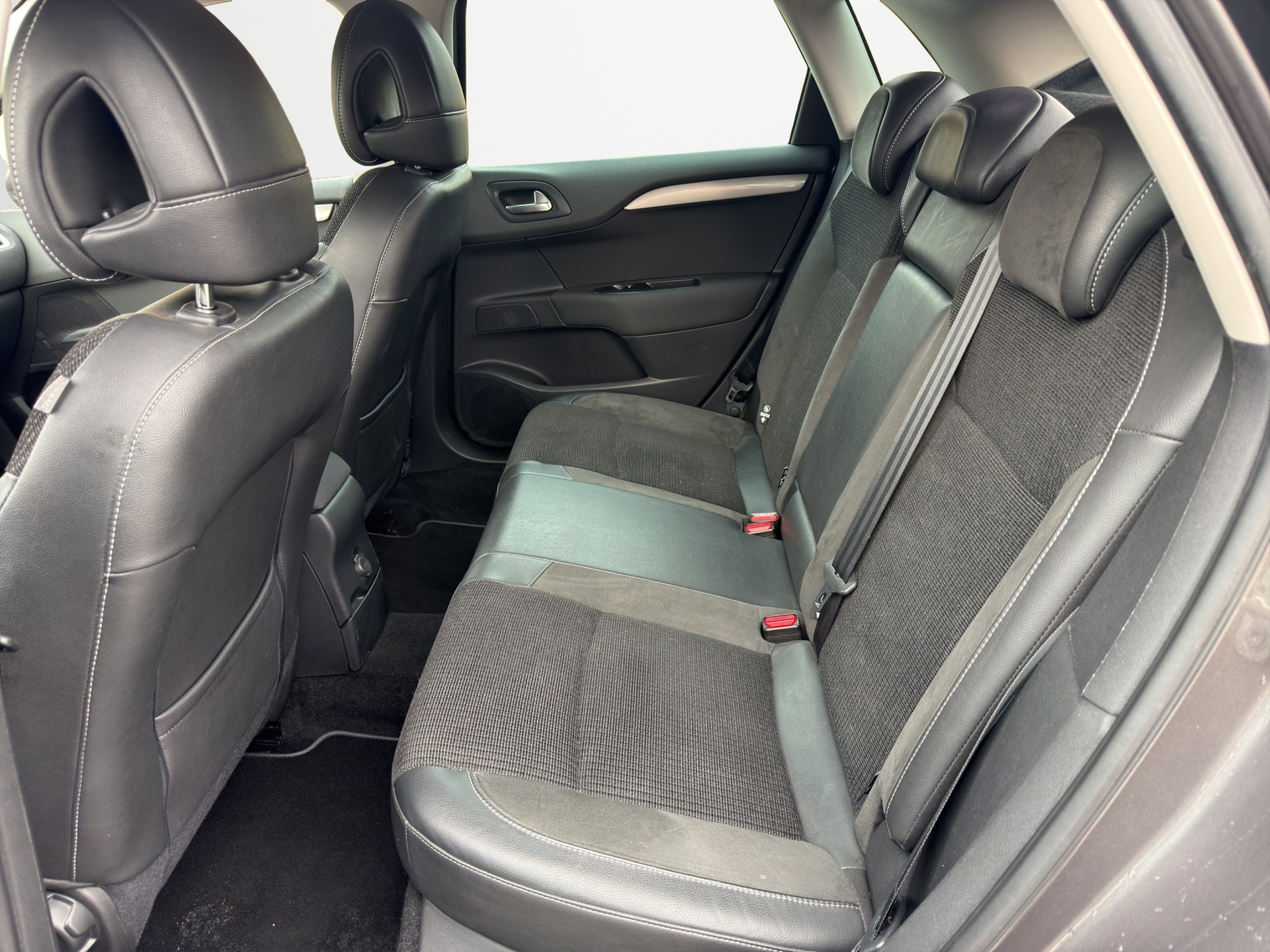CITROEN C4 1.2 Pure Tech Feel Edition-image-12