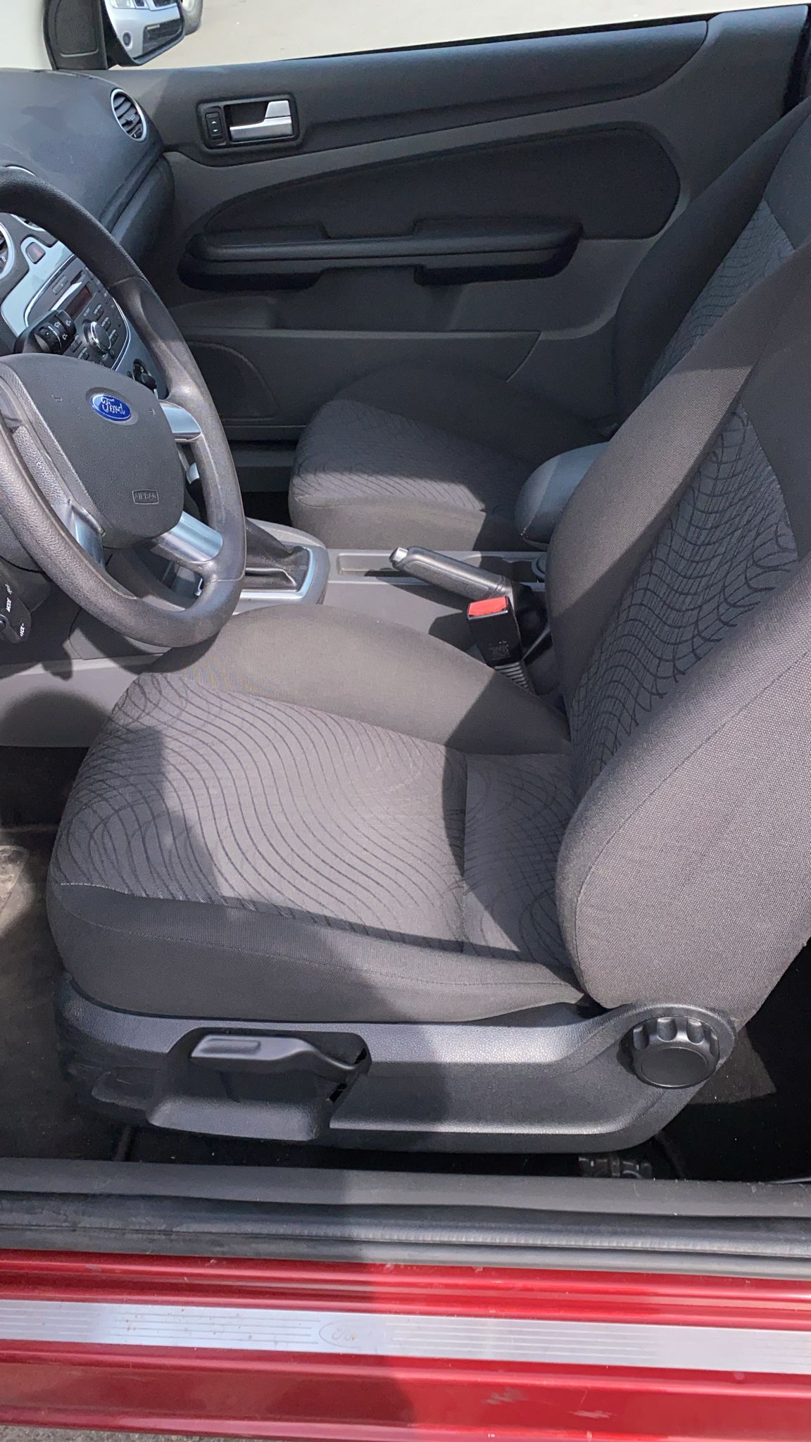 FORD Focus CC 1.6i Ambiente-image-6