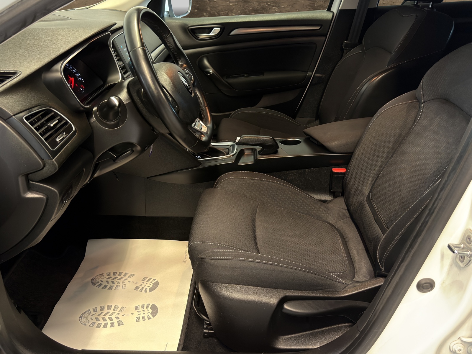 RENAULT Mégane Grandtour 1.5 dCi Business EDC-image-12
