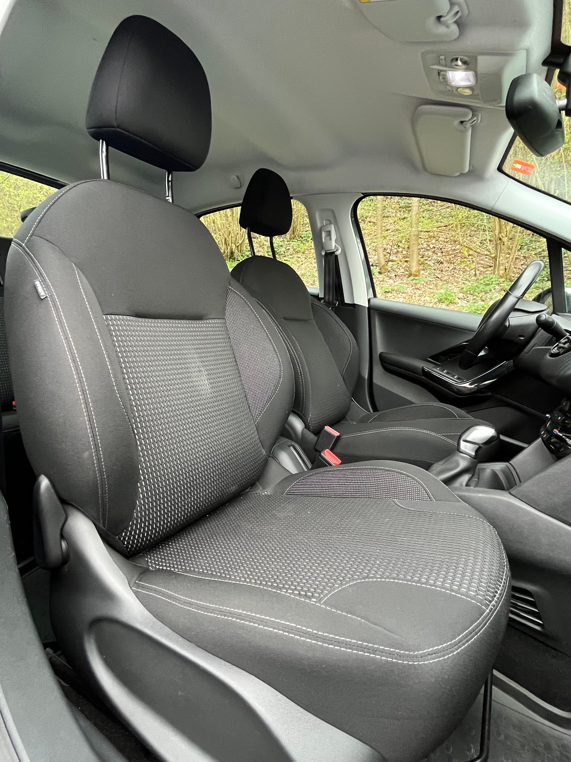 PEUGEOT 208 1.2 PureTech Allure-image-6