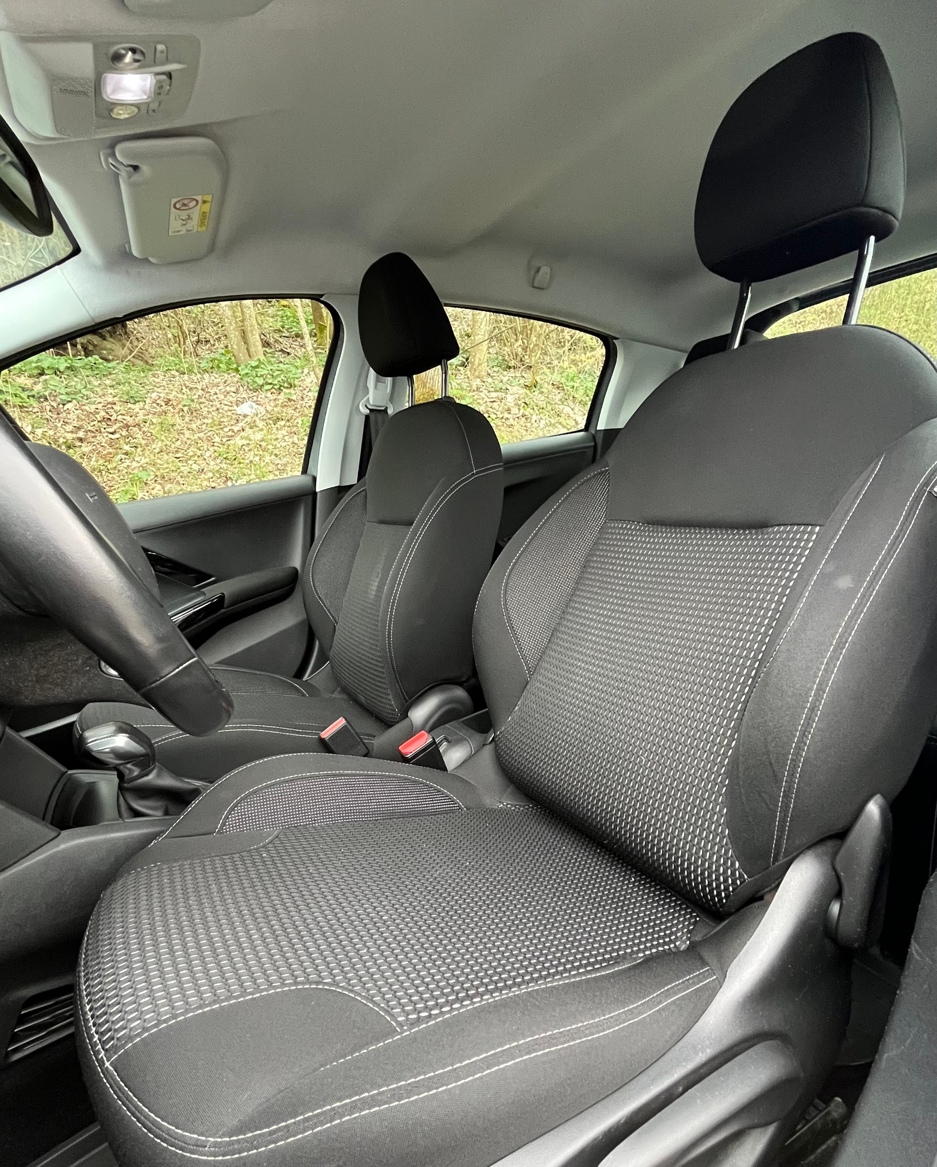 PEUGEOT 208 1.2 PureTech Allure-image-5