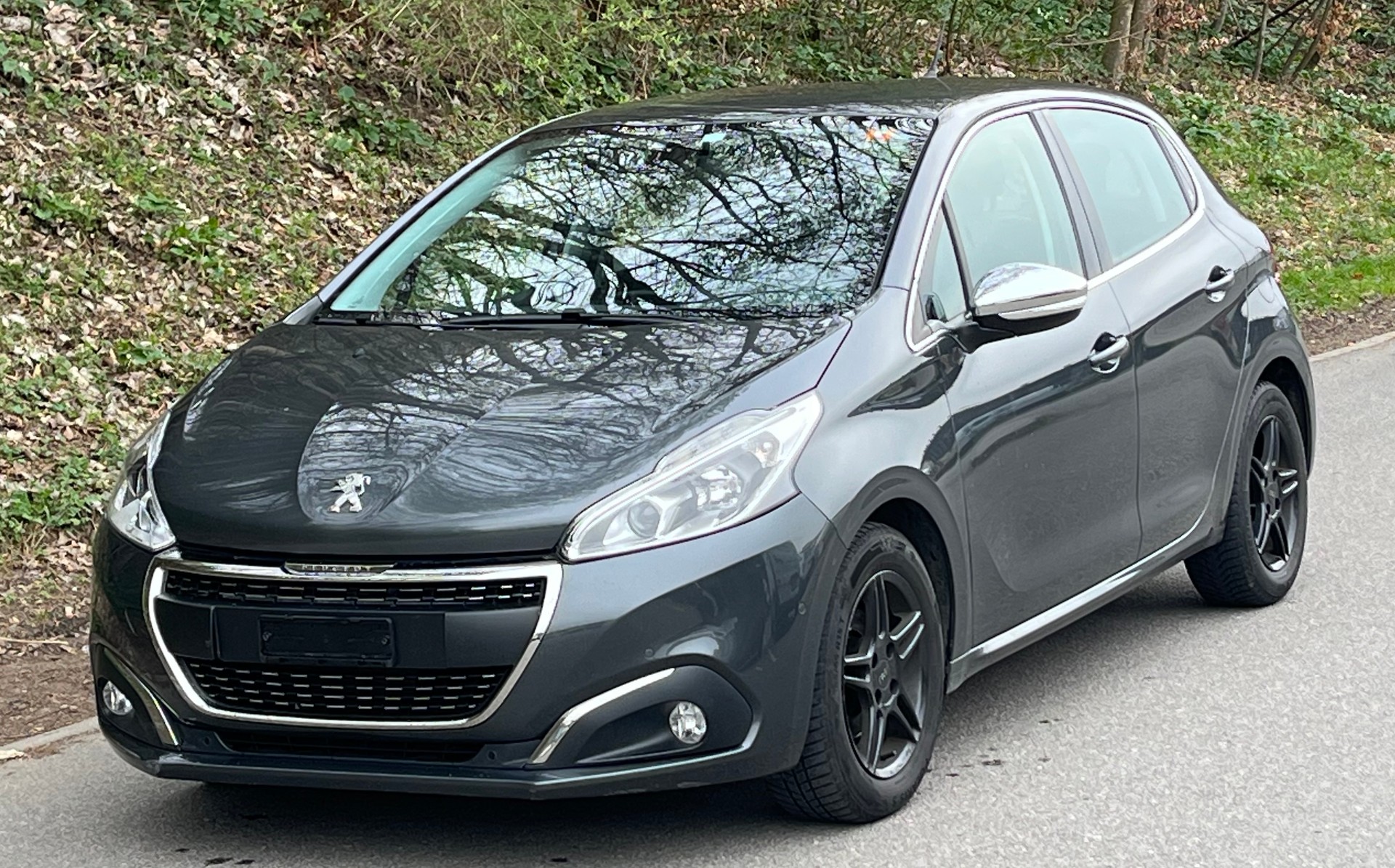 PEUGEOT 208 1.2 PureTech Allure-image-0