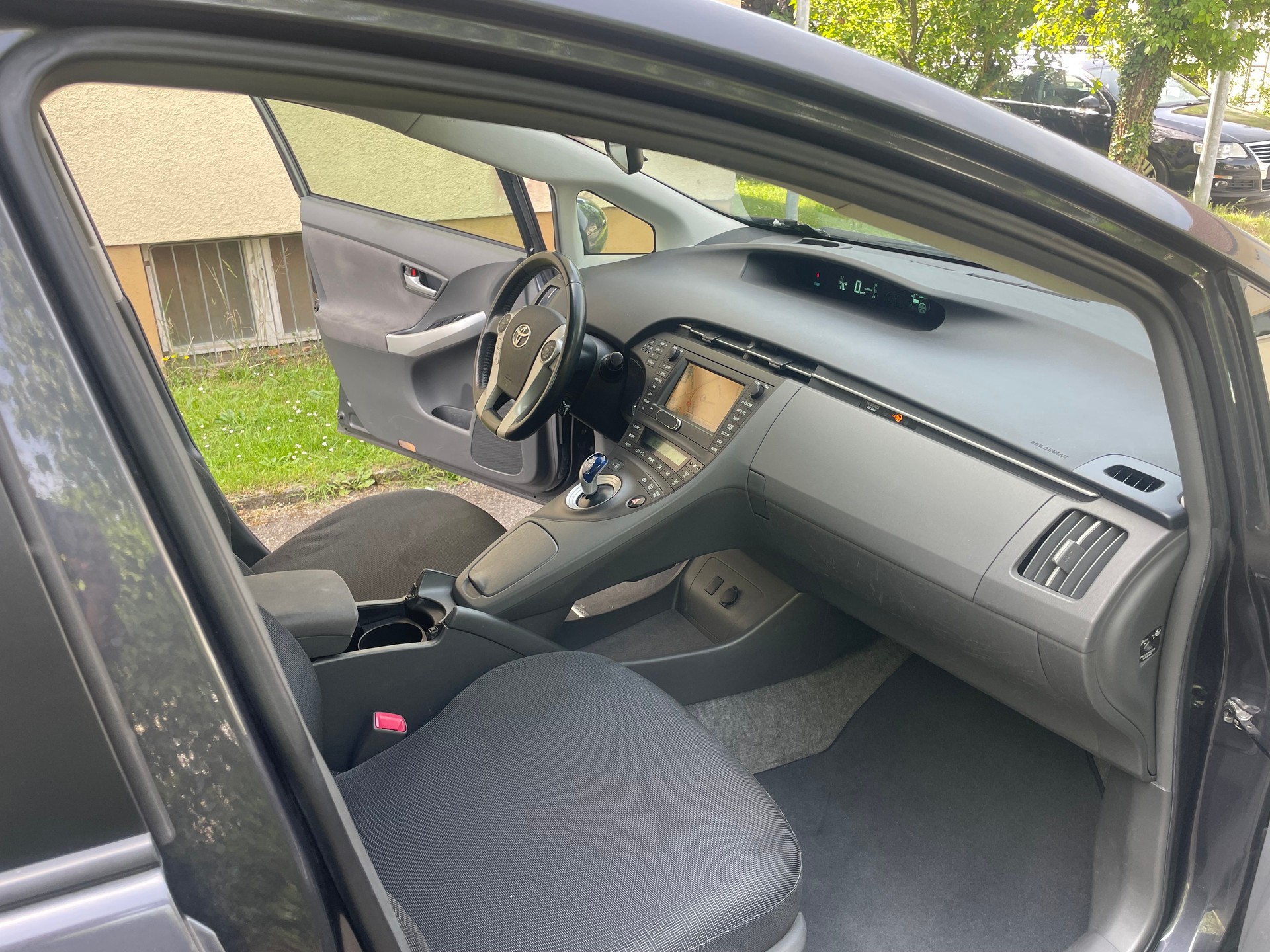 TOYOTA Prius 1.8 16V HSD Sol-image-9
