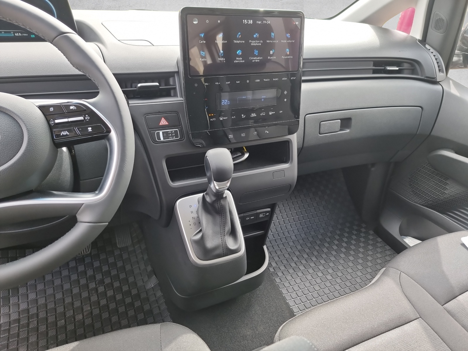 HYUNDAI Staria Premium 2.2 CRDi Amplia 4WD A-image-8