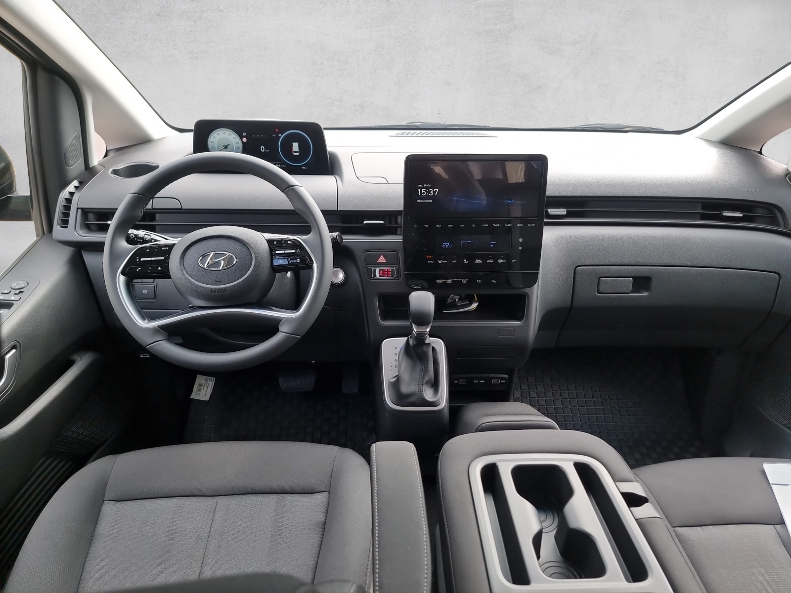 HYUNDAI Staria Premium 2.2 CRDi Amplia 4WD A-image-5