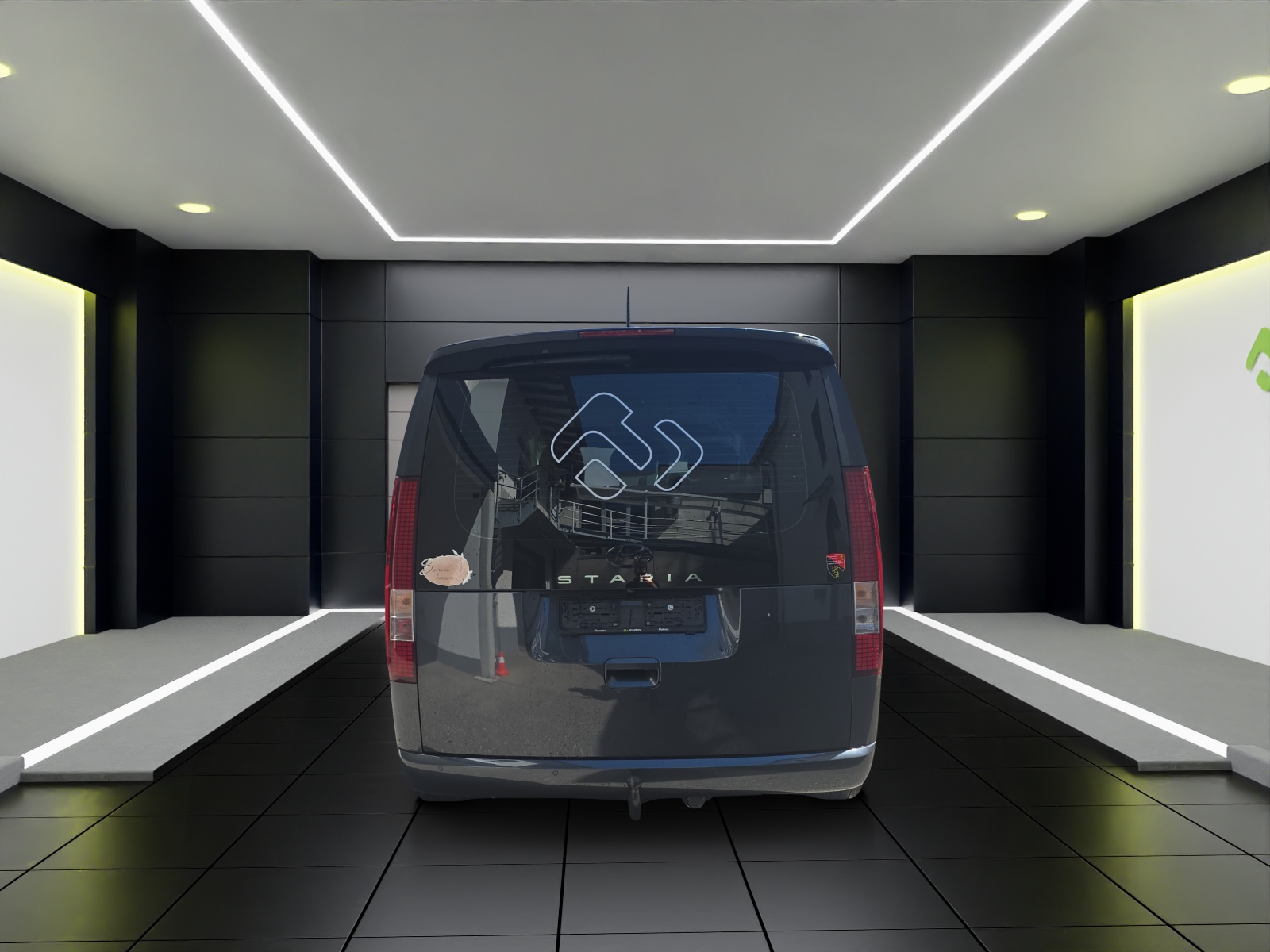 HYUNDAI Staria Premium 2.2 CRDi Amplia 4WD A-image-3