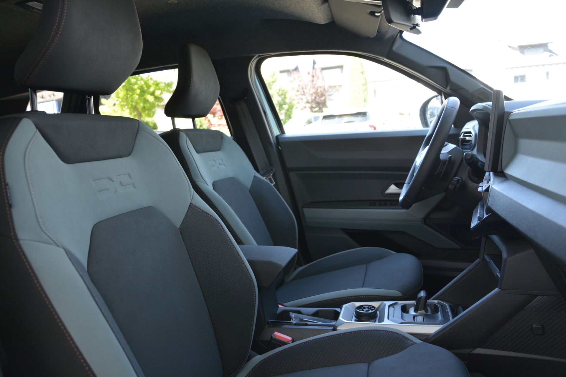 DACIA DUSTER extreme hybrid 150 4x4-image-8