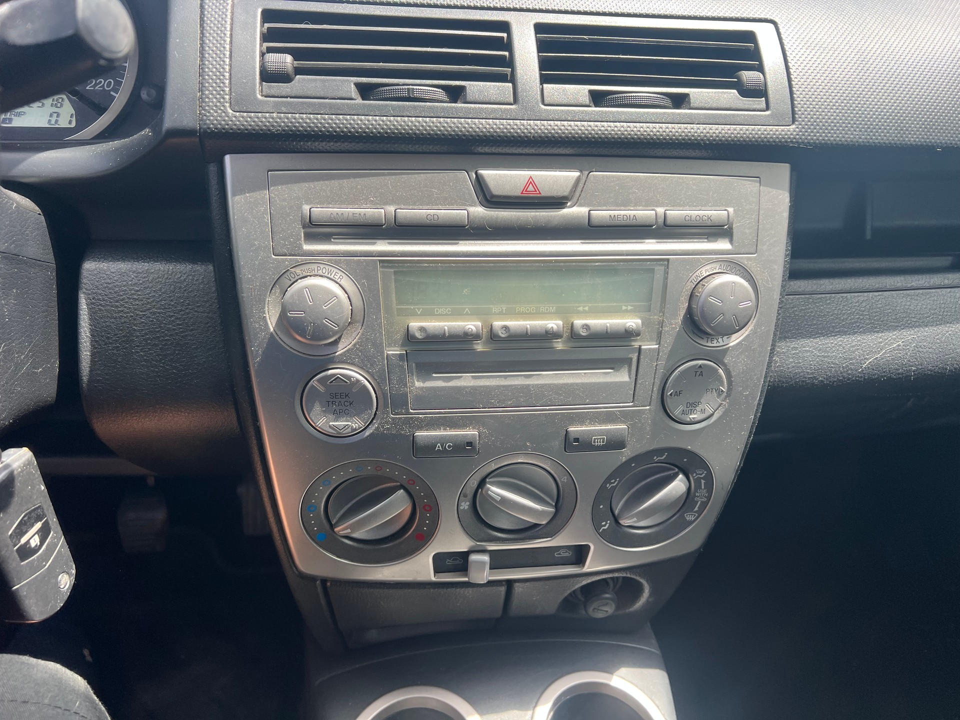 MAZDA 2 1.4i 16V Exclusive-image-8