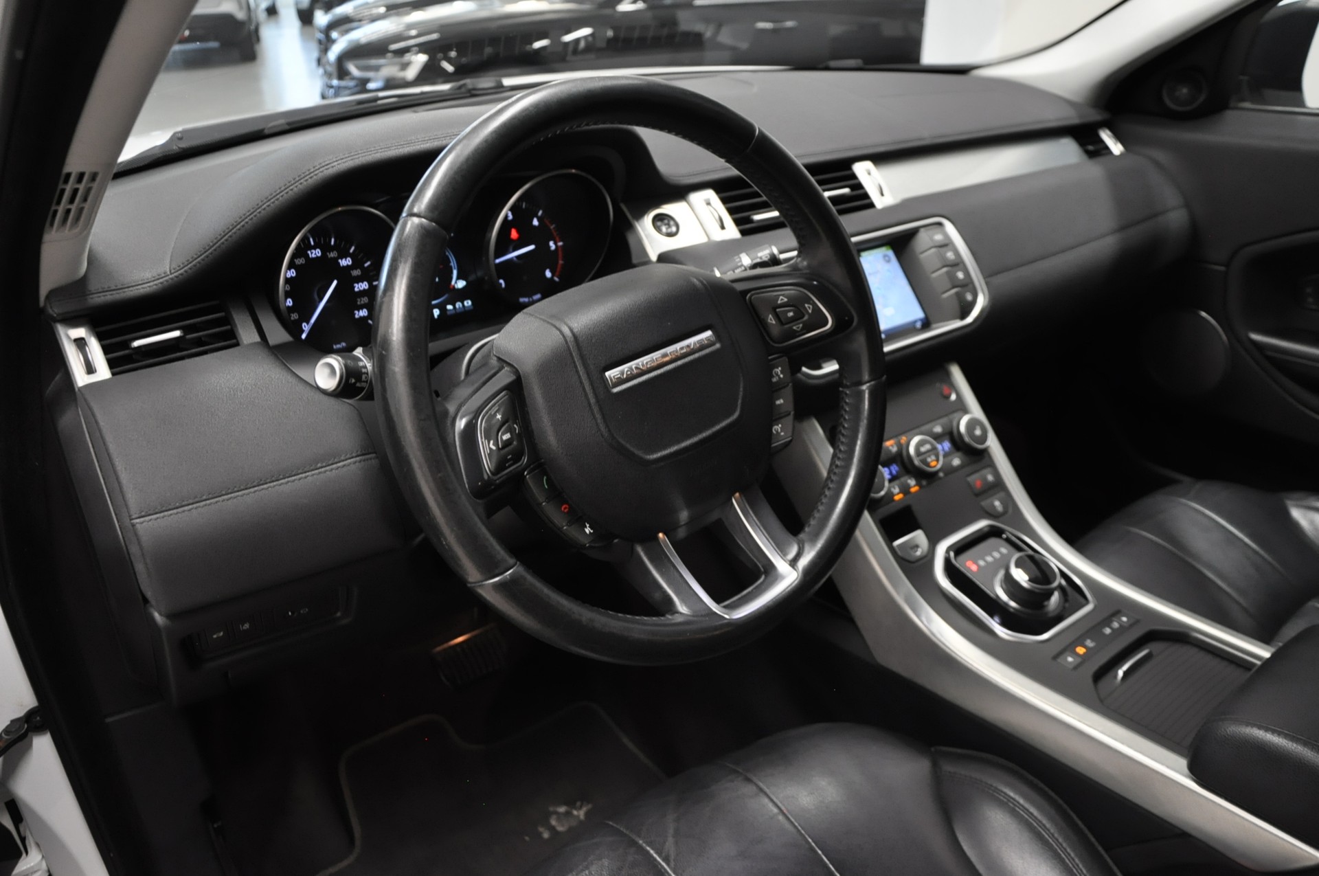 LAND ROVER Range Rover Evoque 2.0 TD4 Pure AT9-image-10