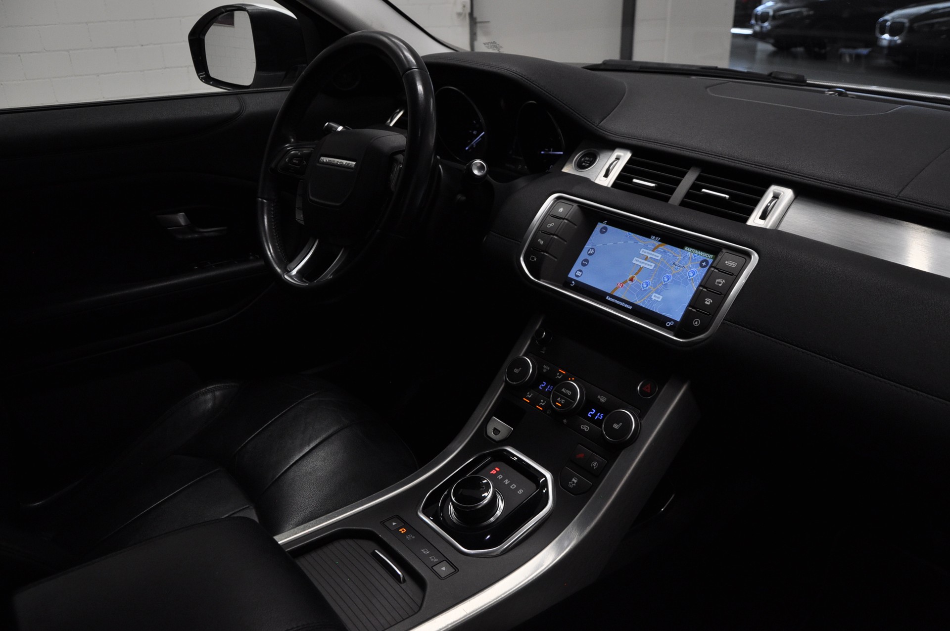 LAND ROVER Range Rover Evoque 2.0 TD4 Pure AT9-image-11
