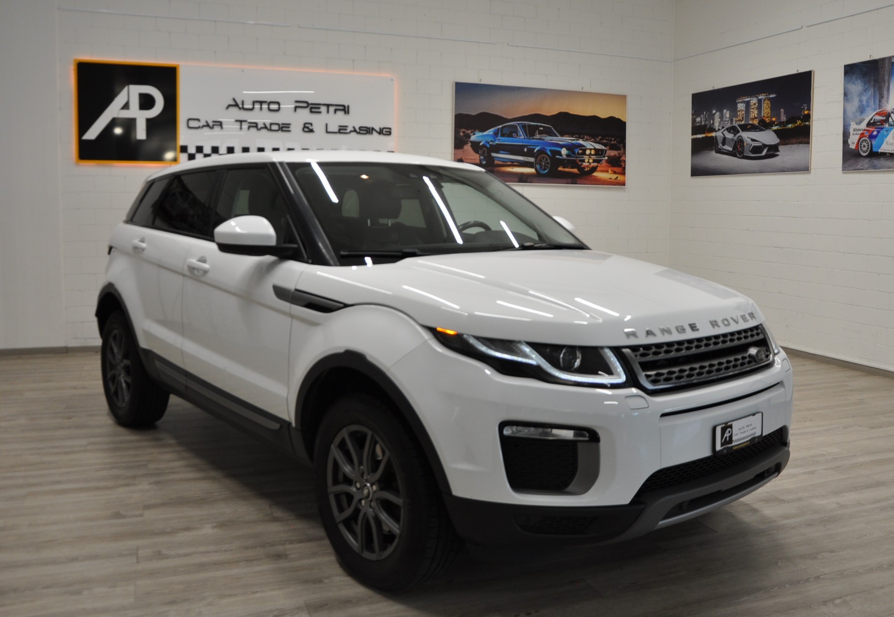 LAND ROVER Range Rover Evoque 2.0 TD4 Pure AT9-image-6