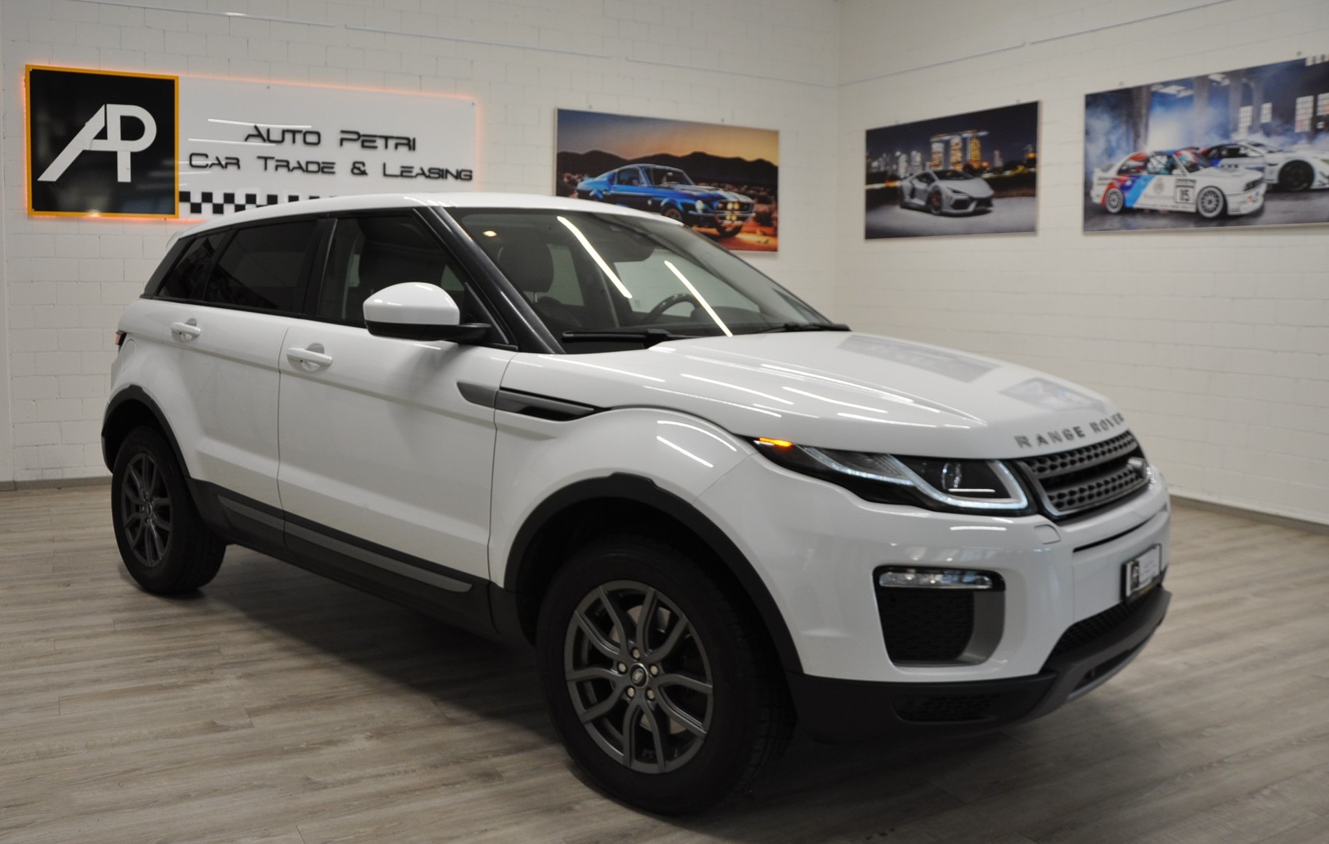 LAND ROVER Range Rover Evoque 2.0 TD4 Pure AT9-image-5