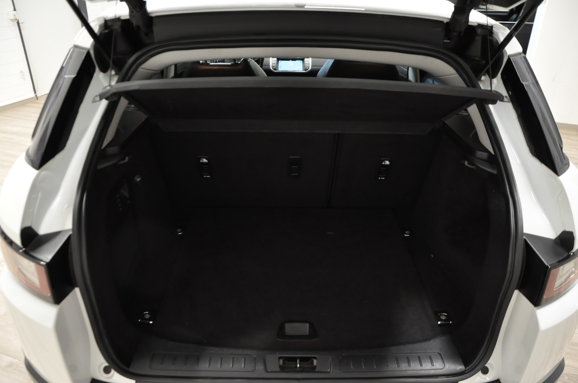 LAND ROVER Range Rover Evoque 2.0 TD4 Pure AT9-image-19