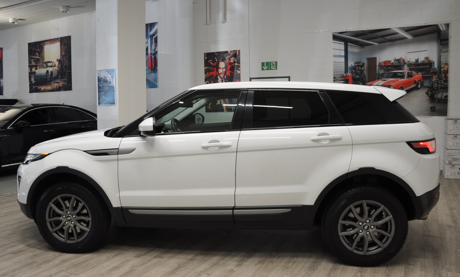 LAND ROVER Range Rover Evoque 2.0 TD4 Pure AT9-image-2