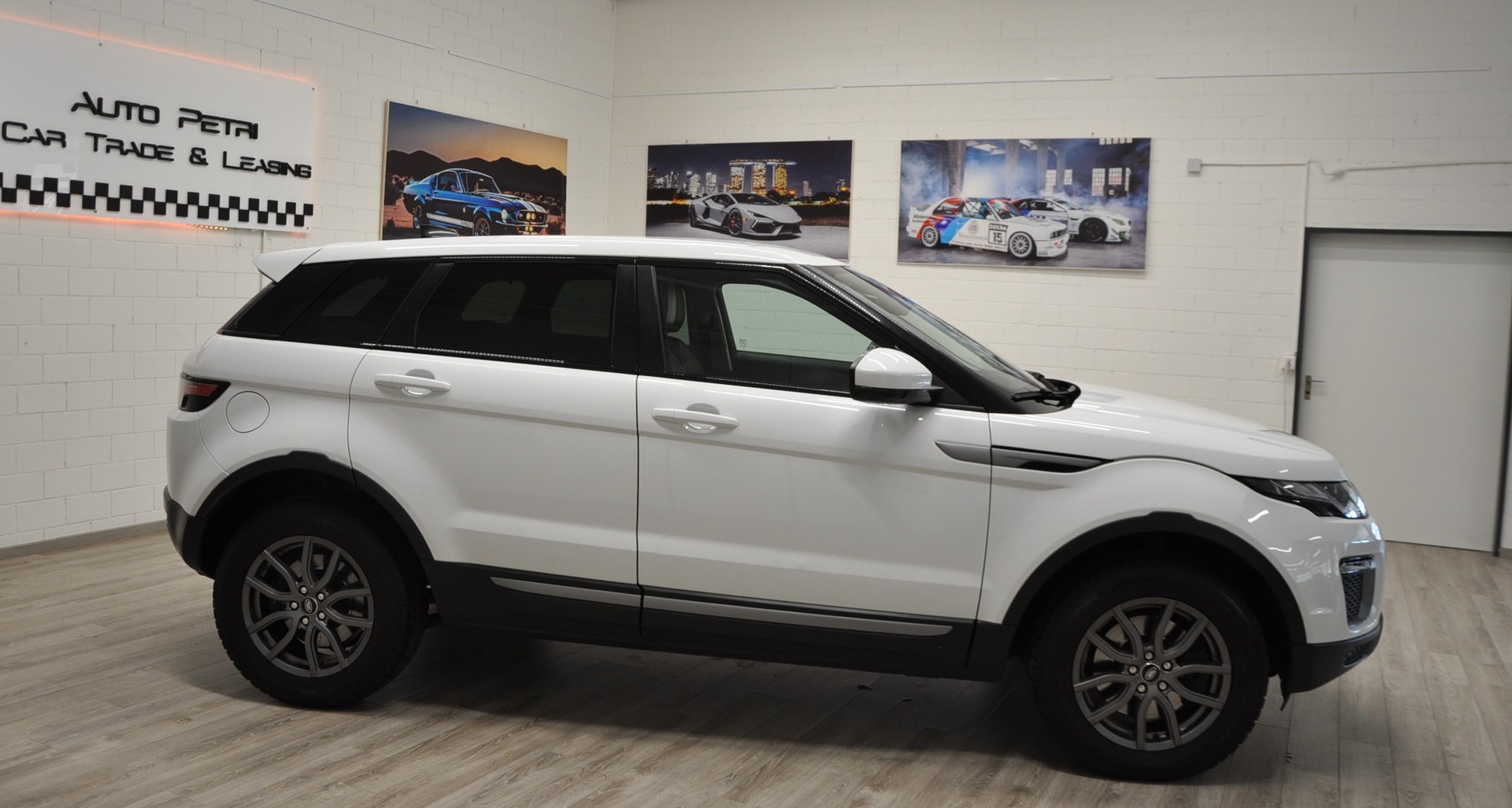 LAND ROVER Range Rover Evoque 2.0 TD4 Pure AT9-image-4