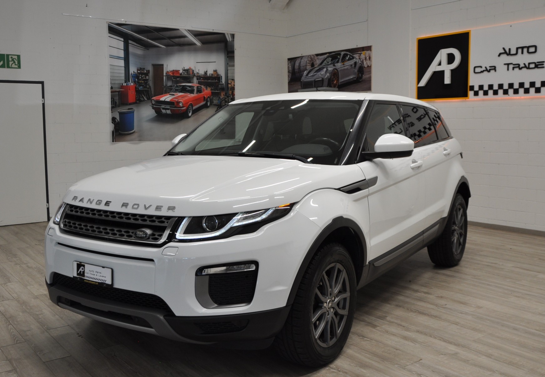 LAND ROVER Range Rover Evoque 2.0 TD4 Pure AT9-image-7