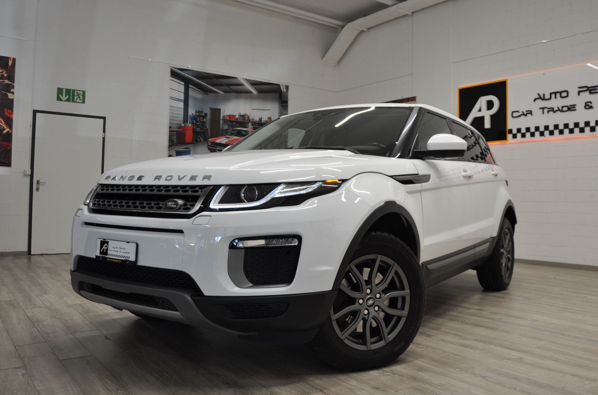 LAND ROVER Range Rover Evoque 2.0 TD4 Pure AT9-image-1