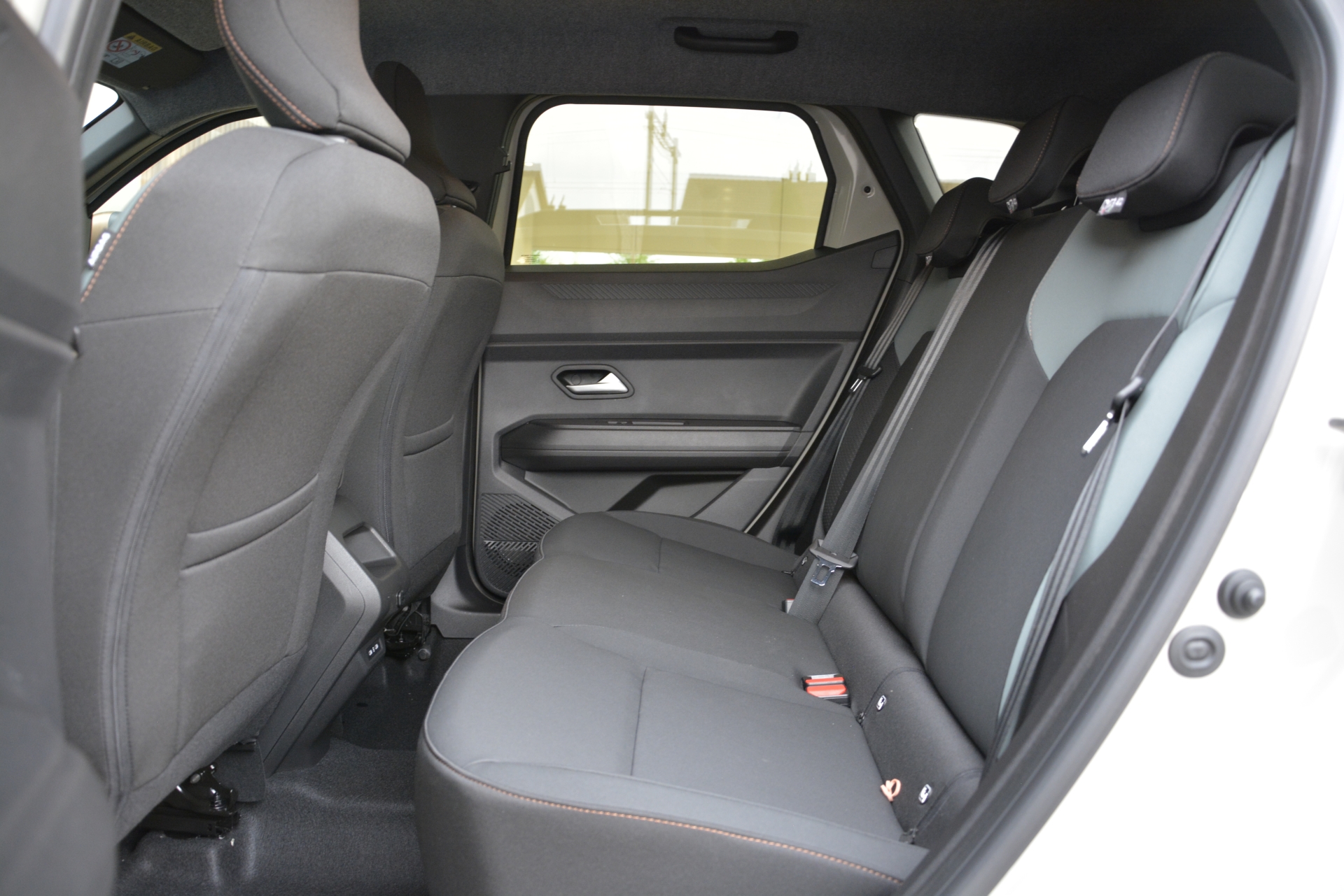 DACIA DUSTER extreme hybrid 150 4x4 Automat-image-6
