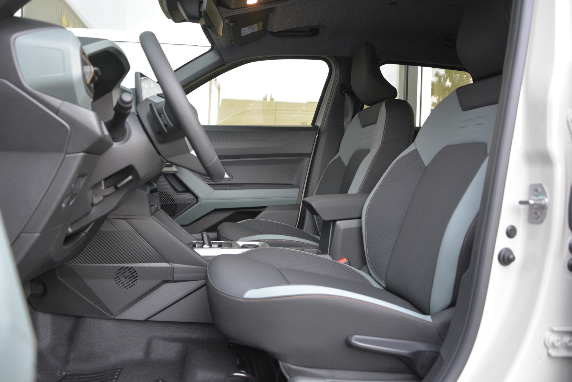 DACIA DUSTER extreme hybrid 150 4x4 Automat-image-8