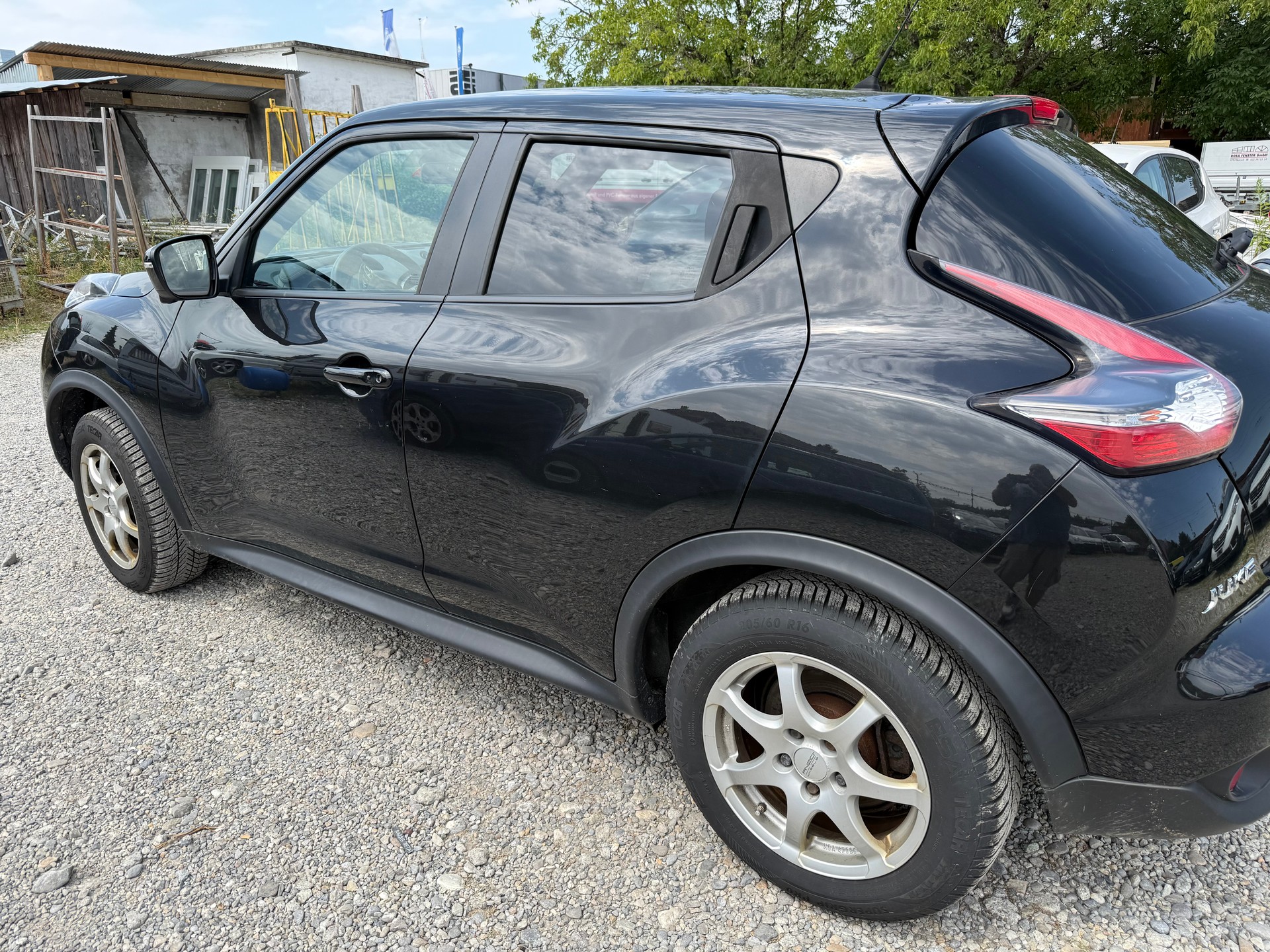 NISSAN Juke 1.6 DIG-T N-Connecta 4x4 Xtronic M-CVT-image-3