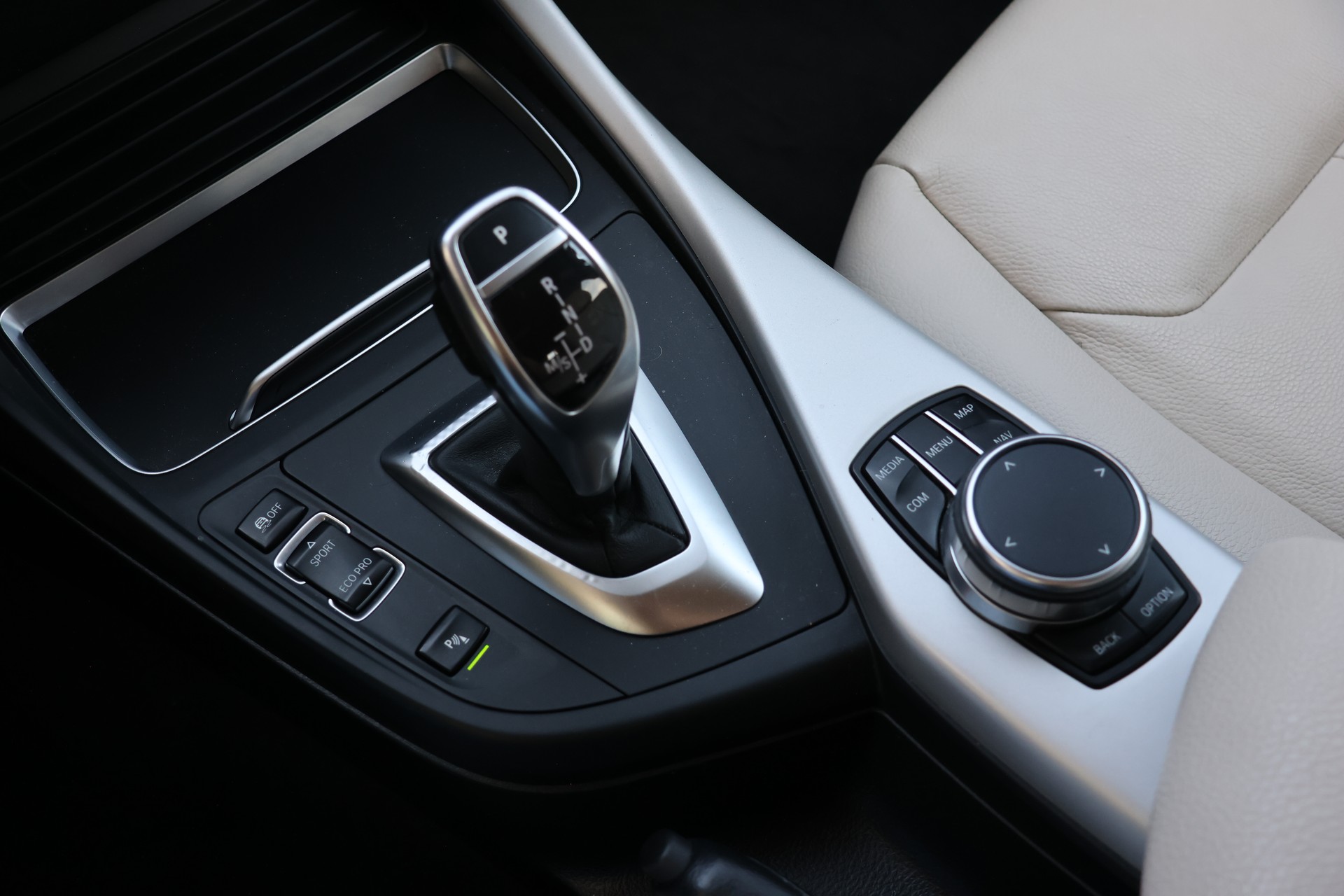 BMW 120d xDrive Sport Line Steptronic-image-15