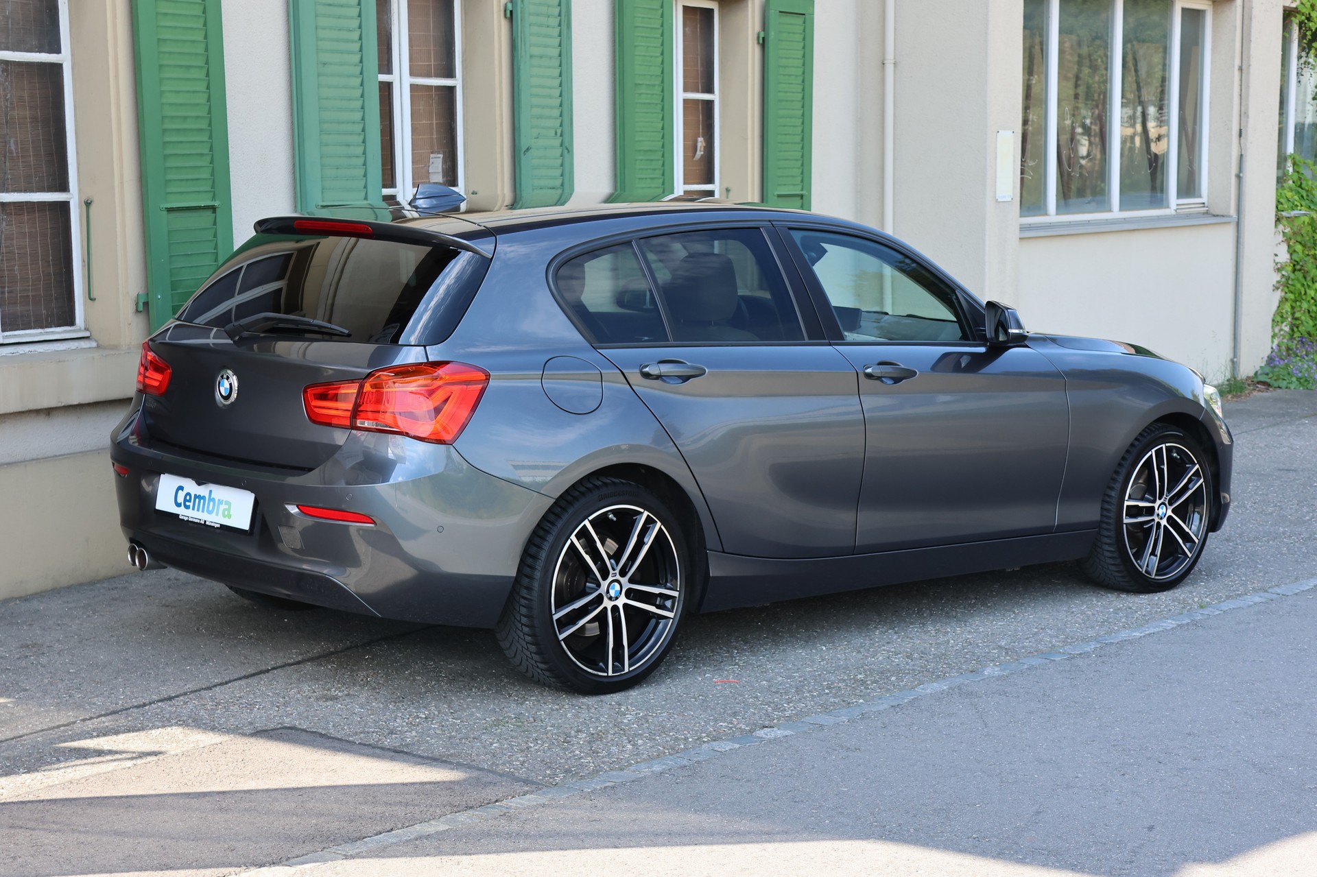 BMW 120d xDrive Sport Line Steptronic-image-5