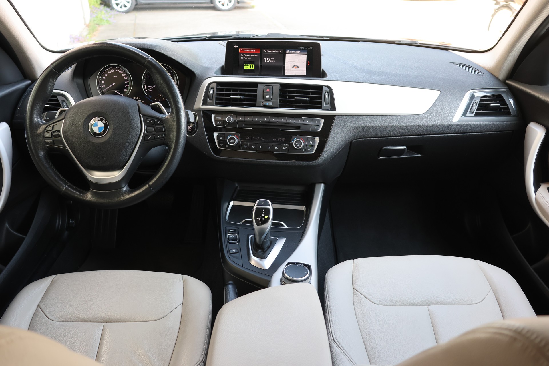 BMW 120d xDrive Sport Line Steptronic-image-12