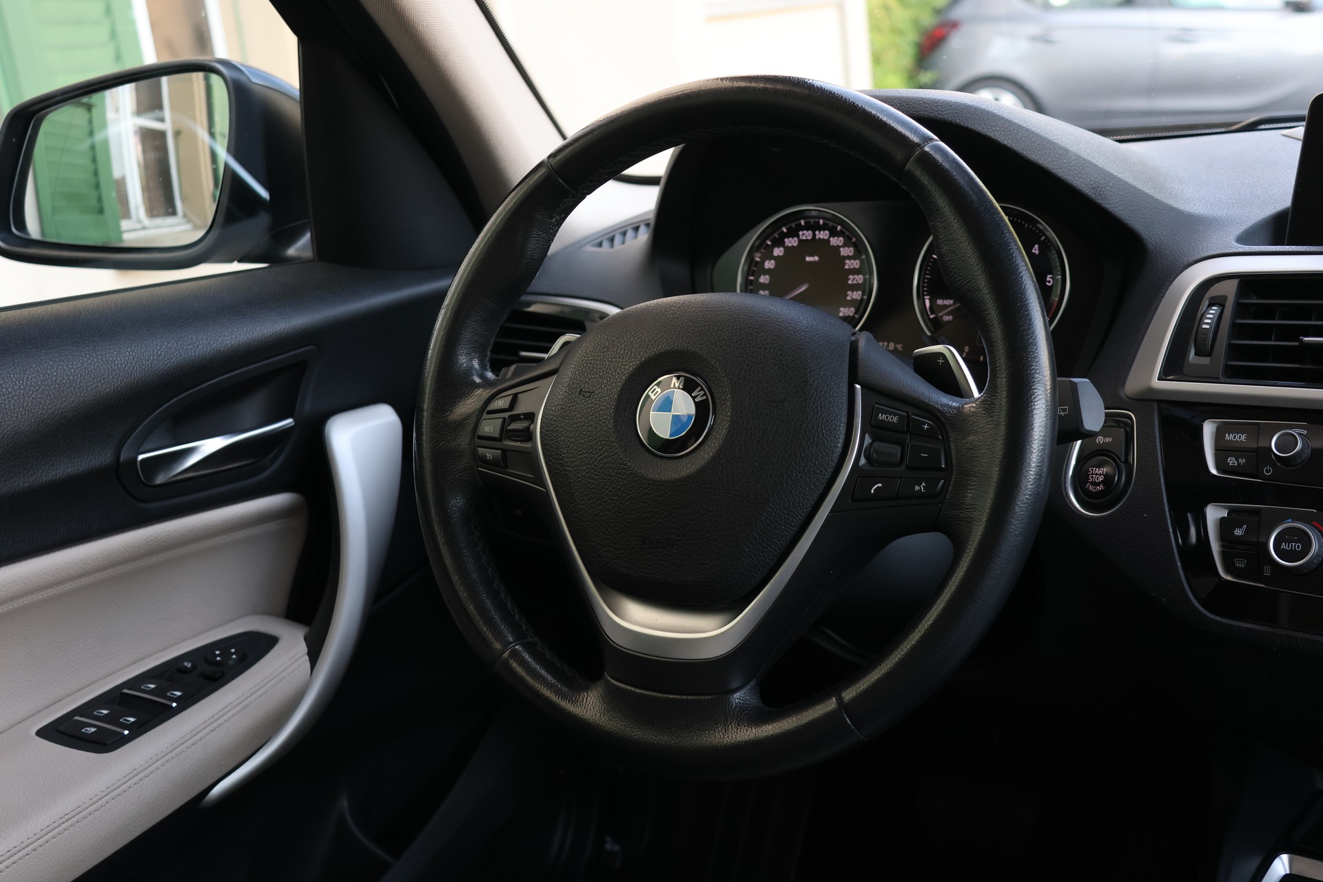 BMW 120d xDrive Sport Line Steptronic-image-13