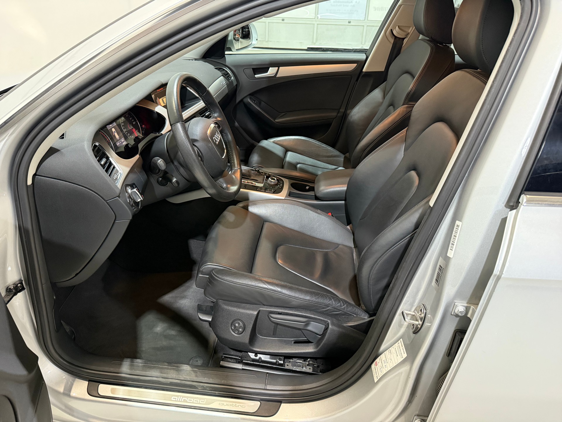 AUDI A4 allroad 3.0 TDI quattro S-tronic-image-12