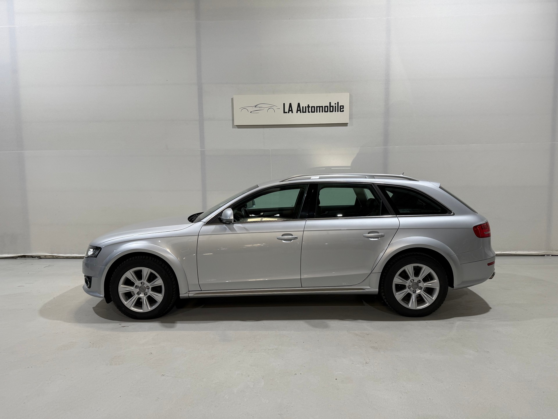 AUDI A4 allroad 3.0 TDI quattro S-tronic-image-2