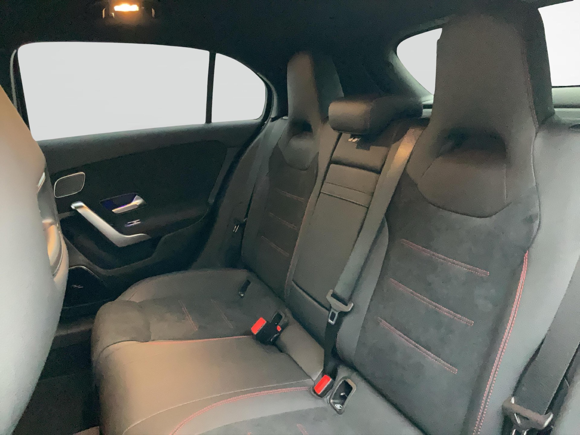 MERCEDES-BENZ A 250 e EQ Star AMG Line-image-7