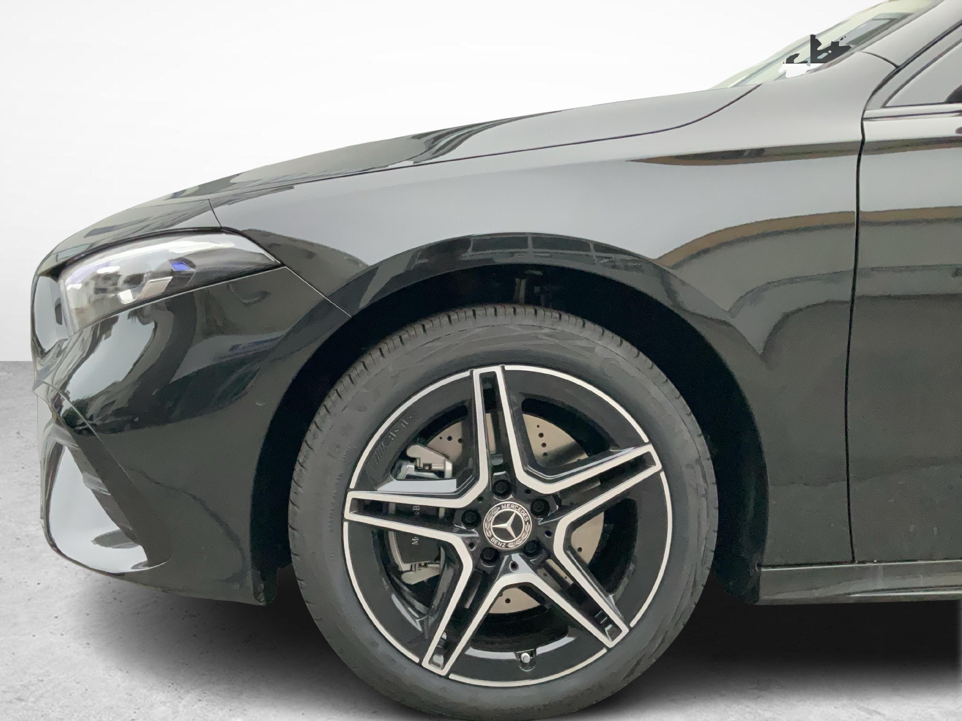 MERCEDES-BENZ A 250 e EQ Star AMG Line-image-9