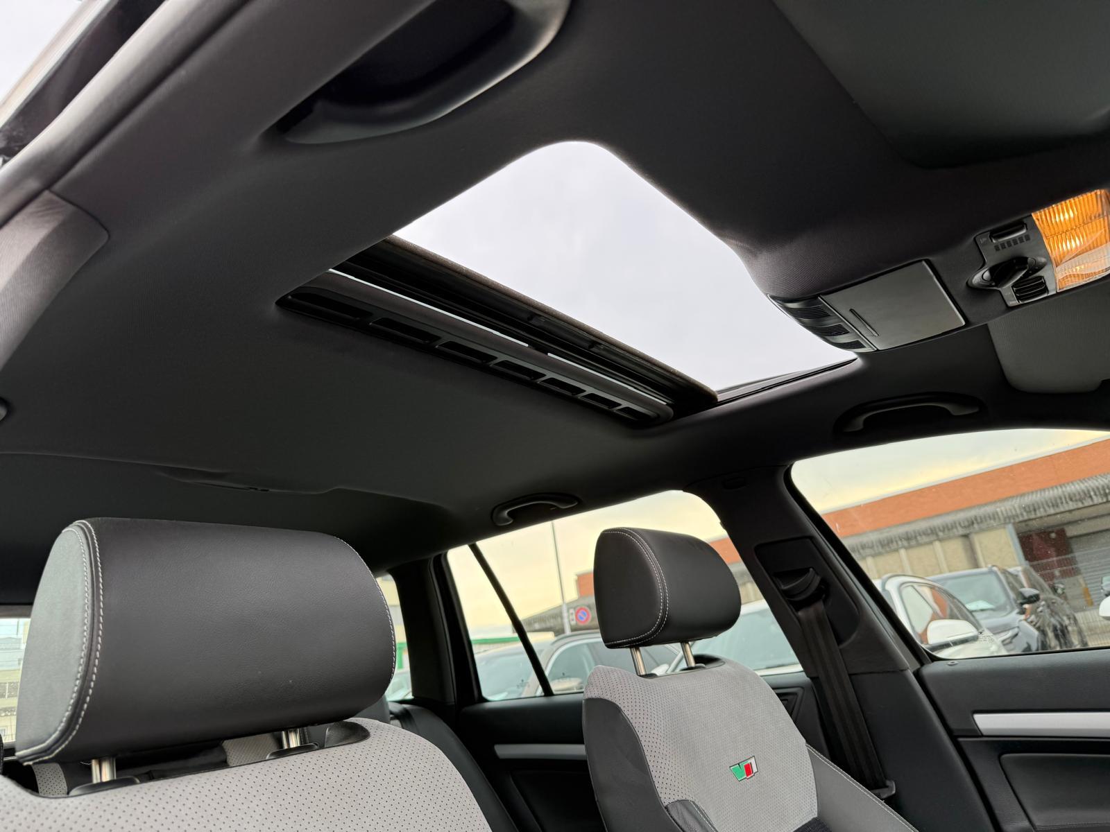 SKODA Octavia Combi 2.0 TFSI 200 RS-image-11