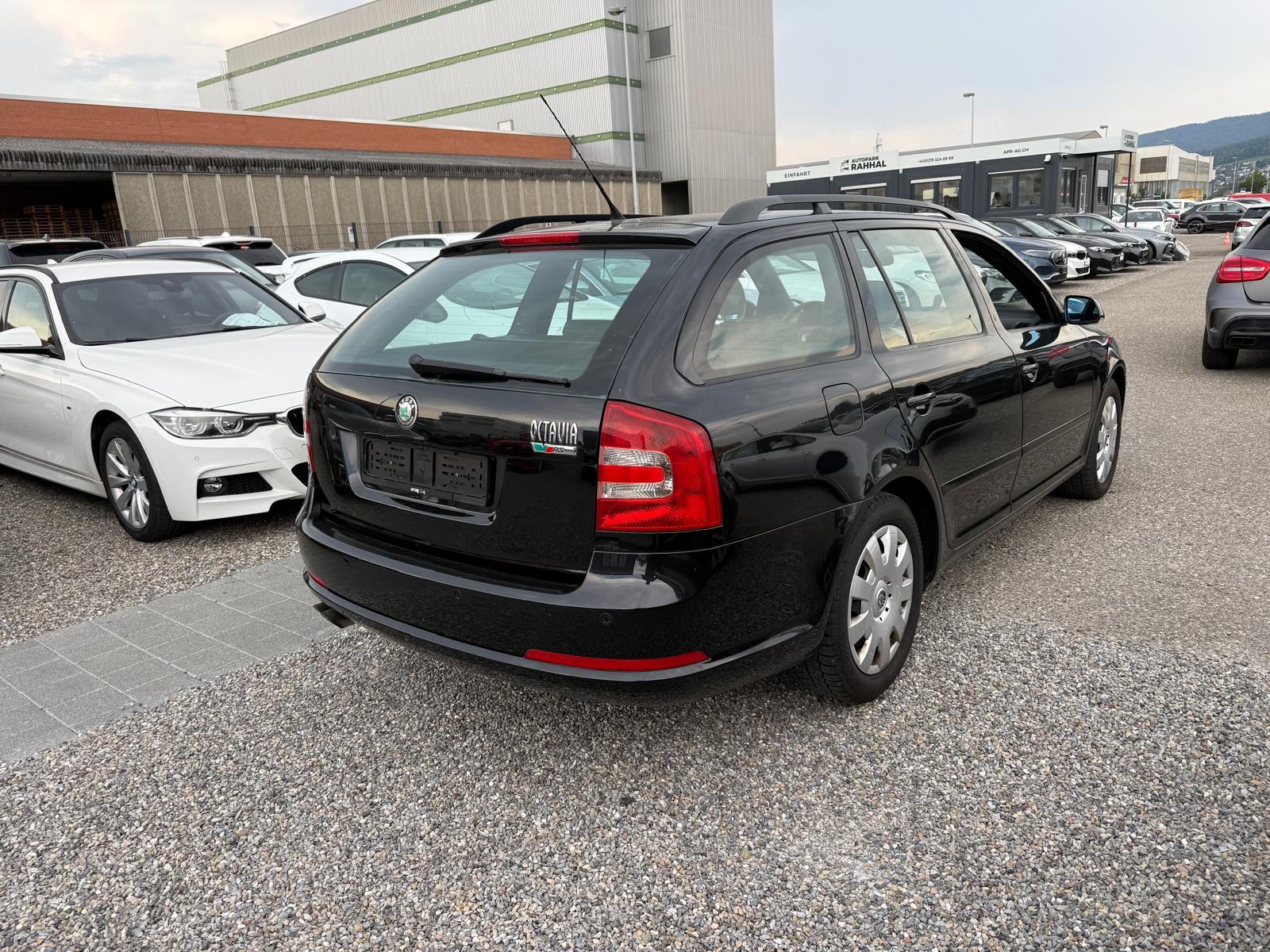 SKODA Octavia Combi 2.0 TFSI 200 RS-image-4