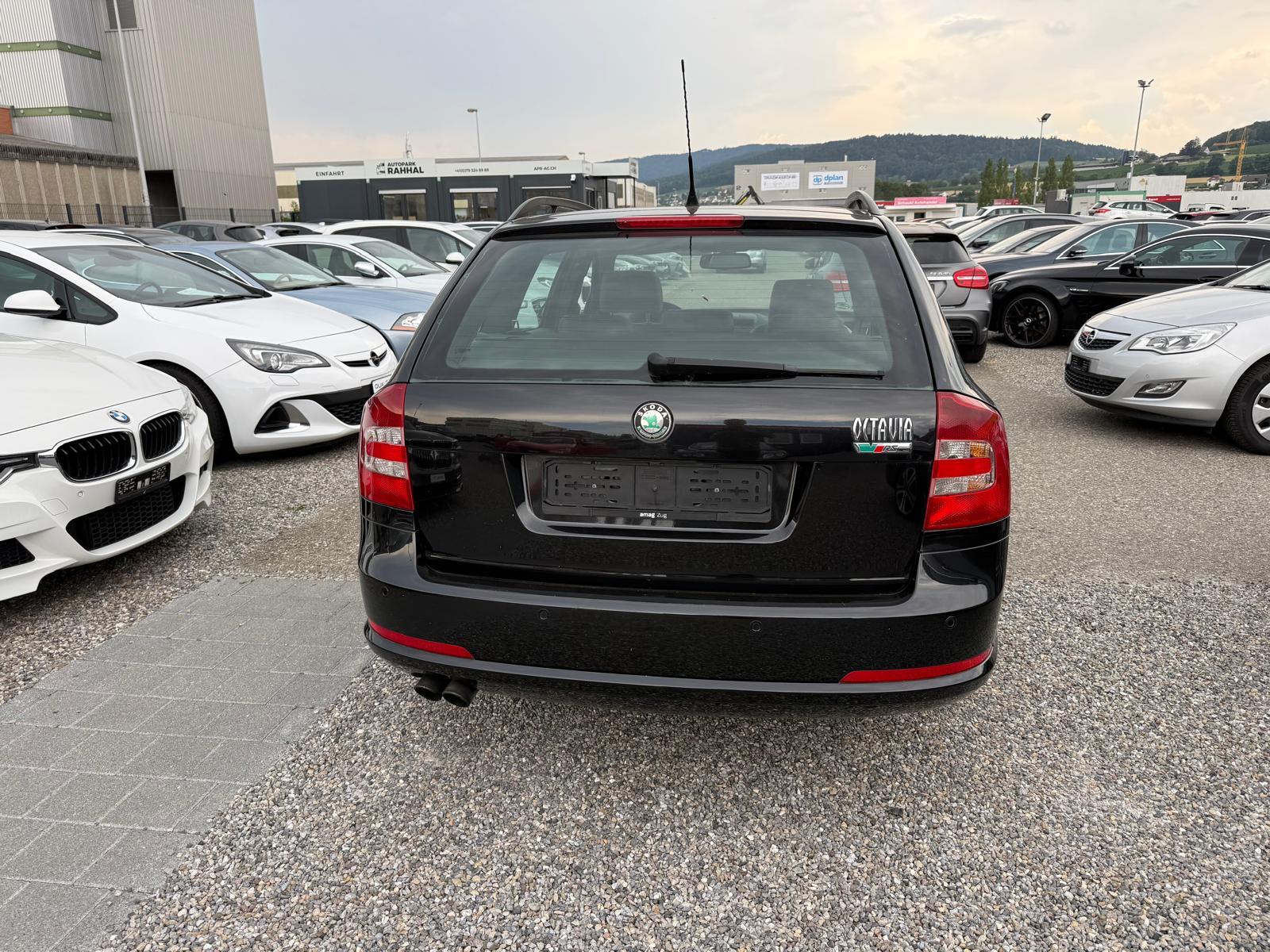 SKODA Octavia Combi 2.0 TFSI 200 RS-image-5