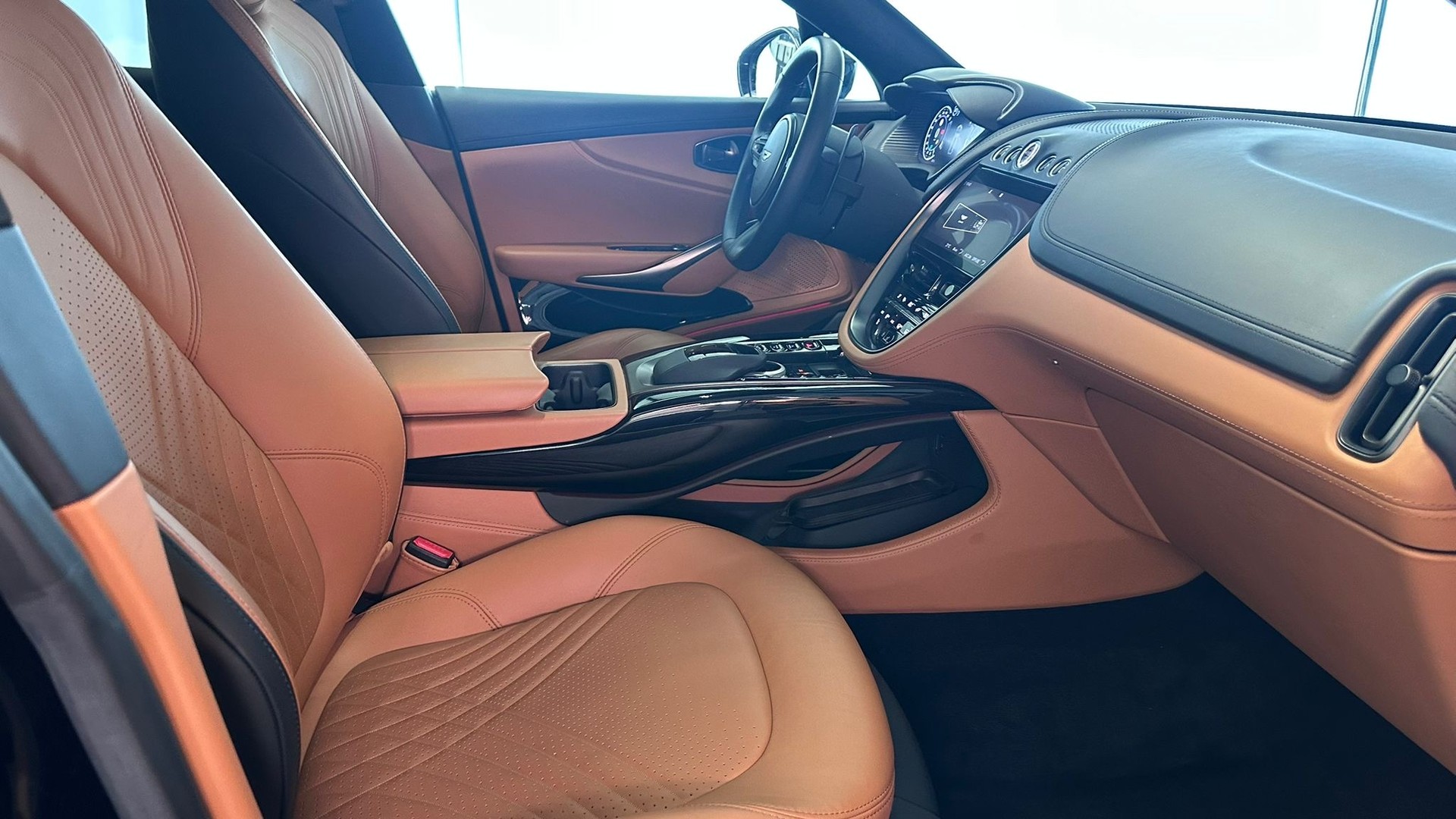 ASTON MARTIN DBX 4.0 V8 Bi-Turbo-image-19