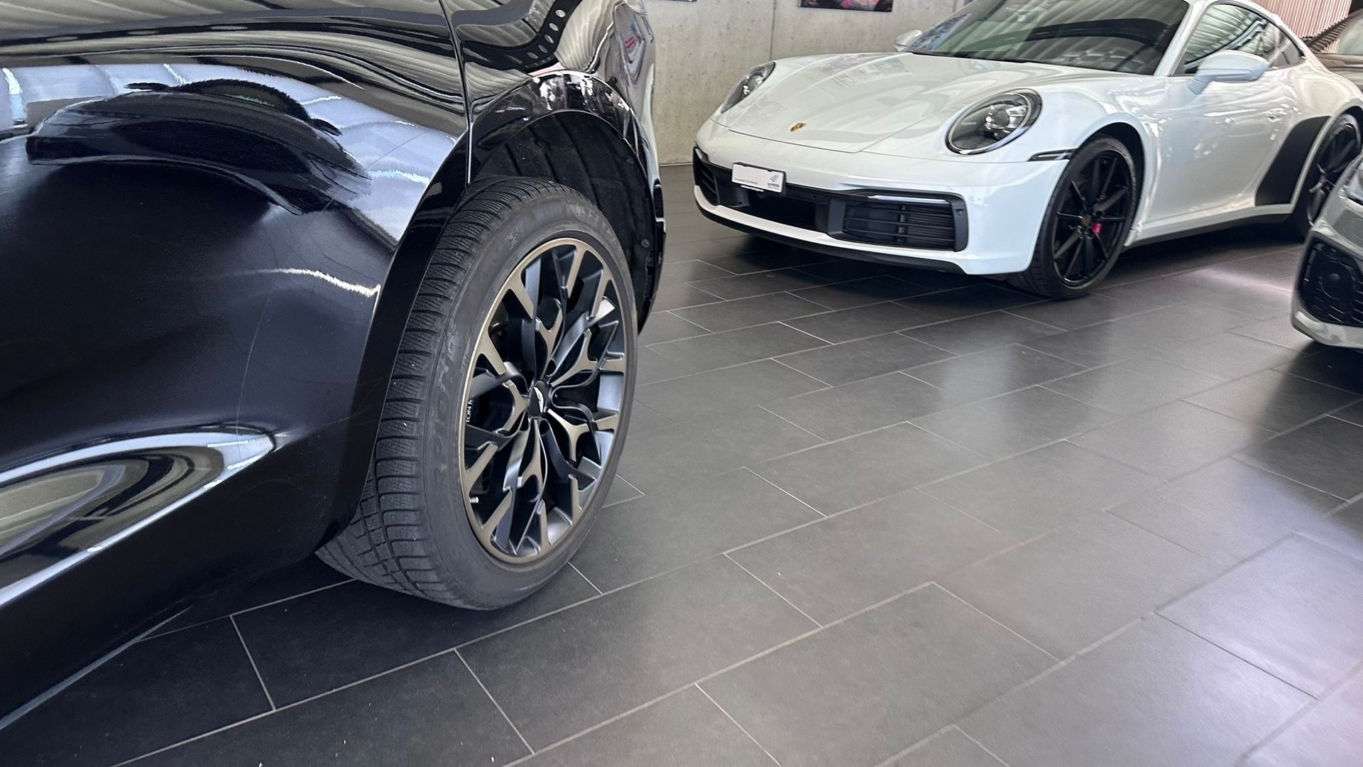 ASTON MARTIN DBX 4.0 V8 Bi-Turbo-image-9