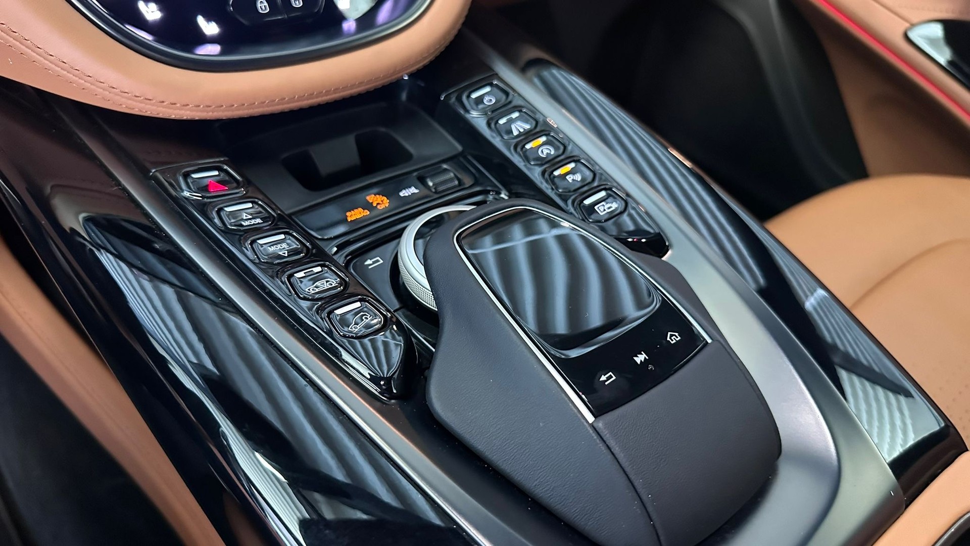 ASTON MARTIN DBX 4.0 V8 Bi-Turbo-image-12