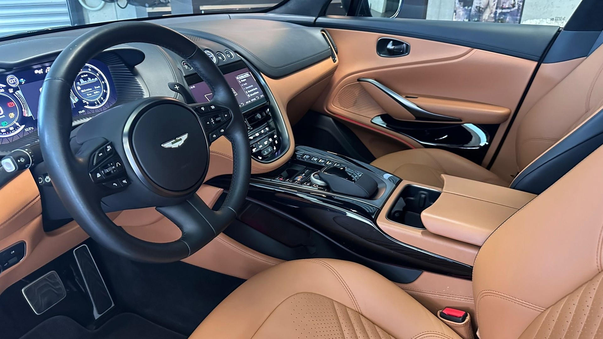 ASTON MARTIN DBX 4.0 V8 Bi-Turbo-image-10