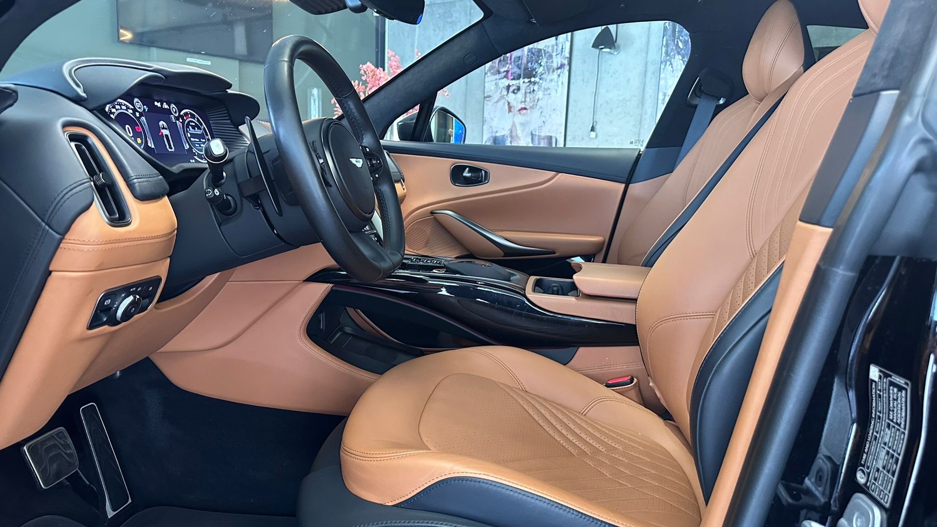 ASTON MARTIN DBX 4.0 V8 Bi-Turbo-image-6